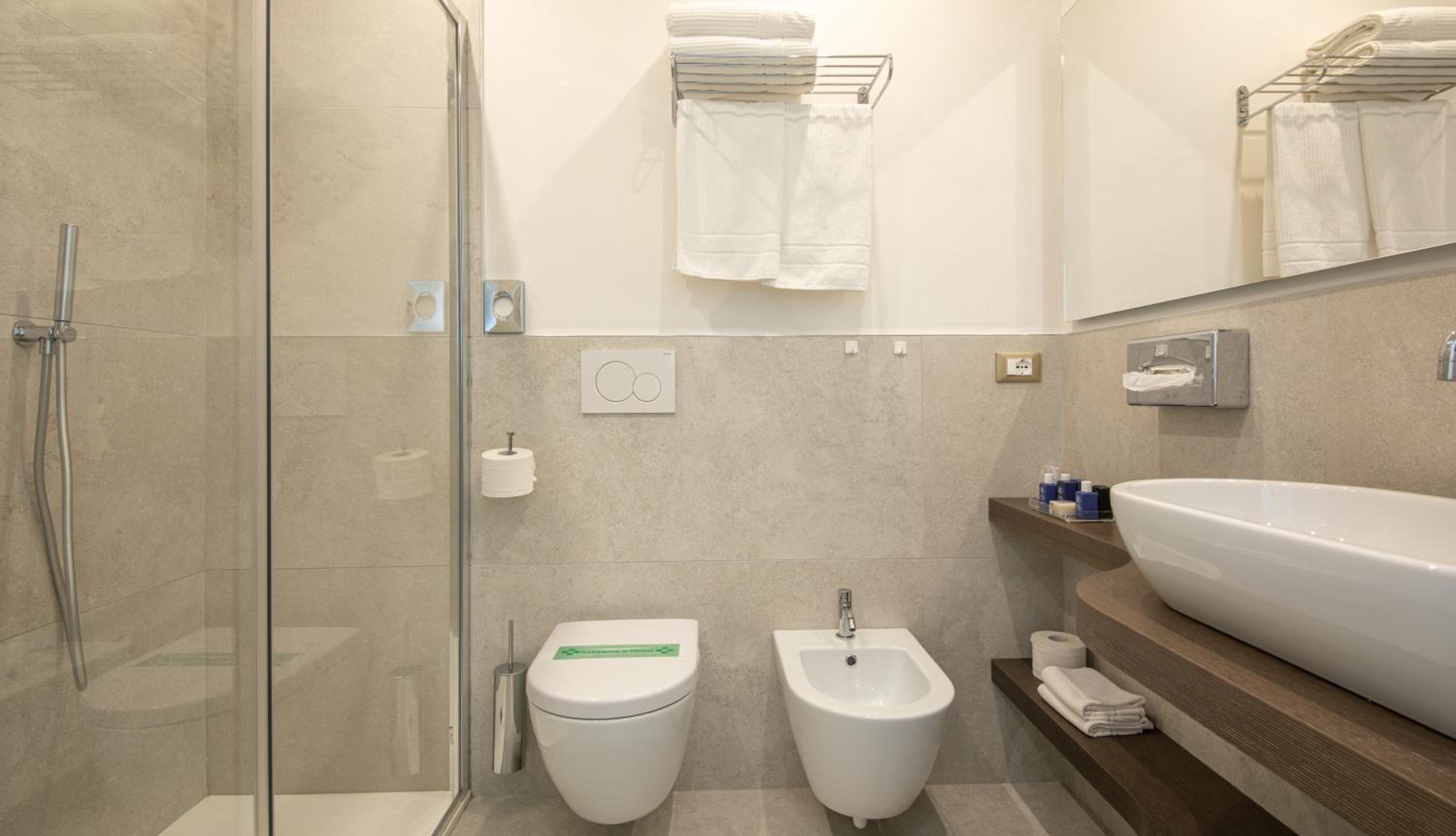 Double or Twin Room with Sea View - Photo 3