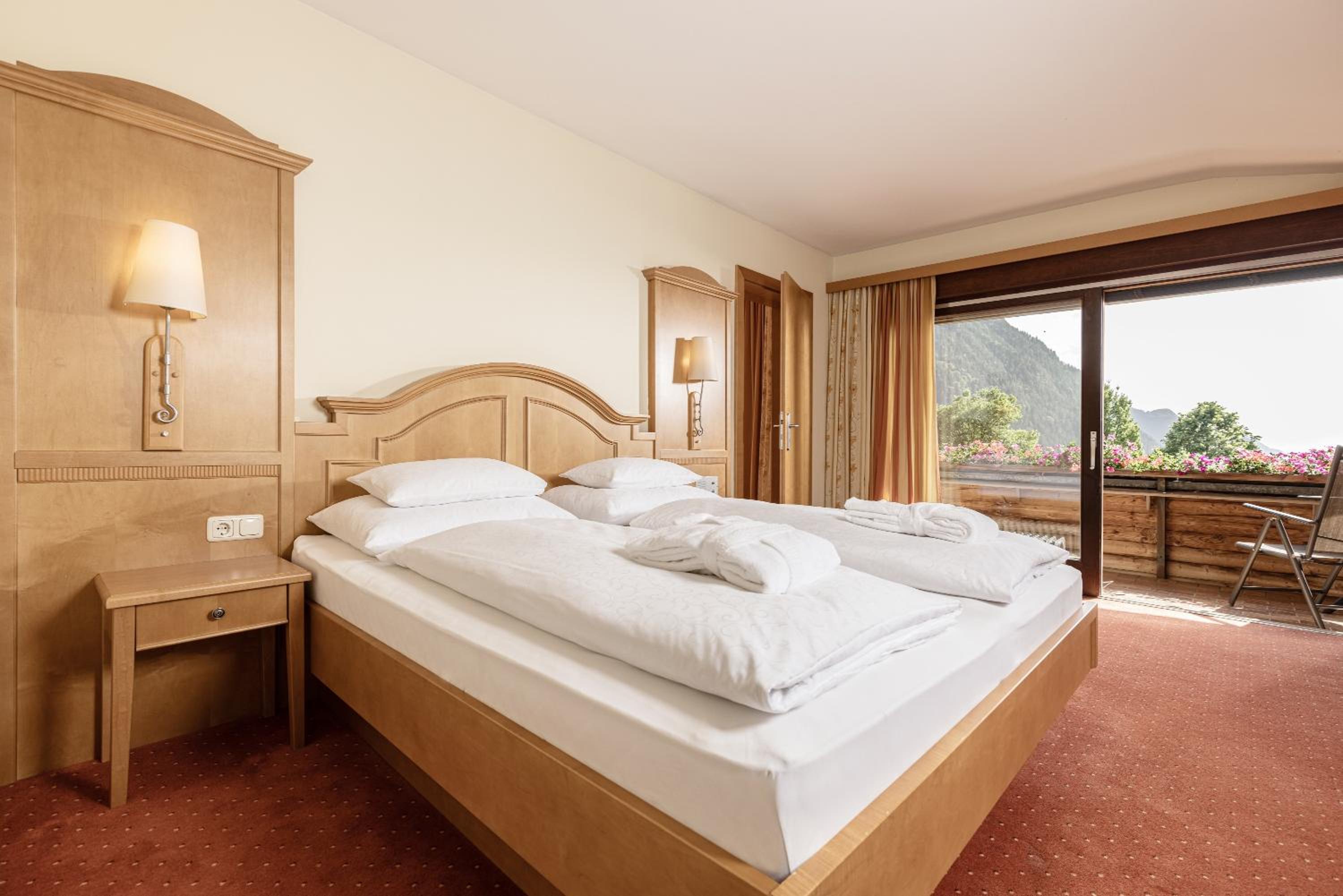 Deluxe Suite with Balcony photo 2