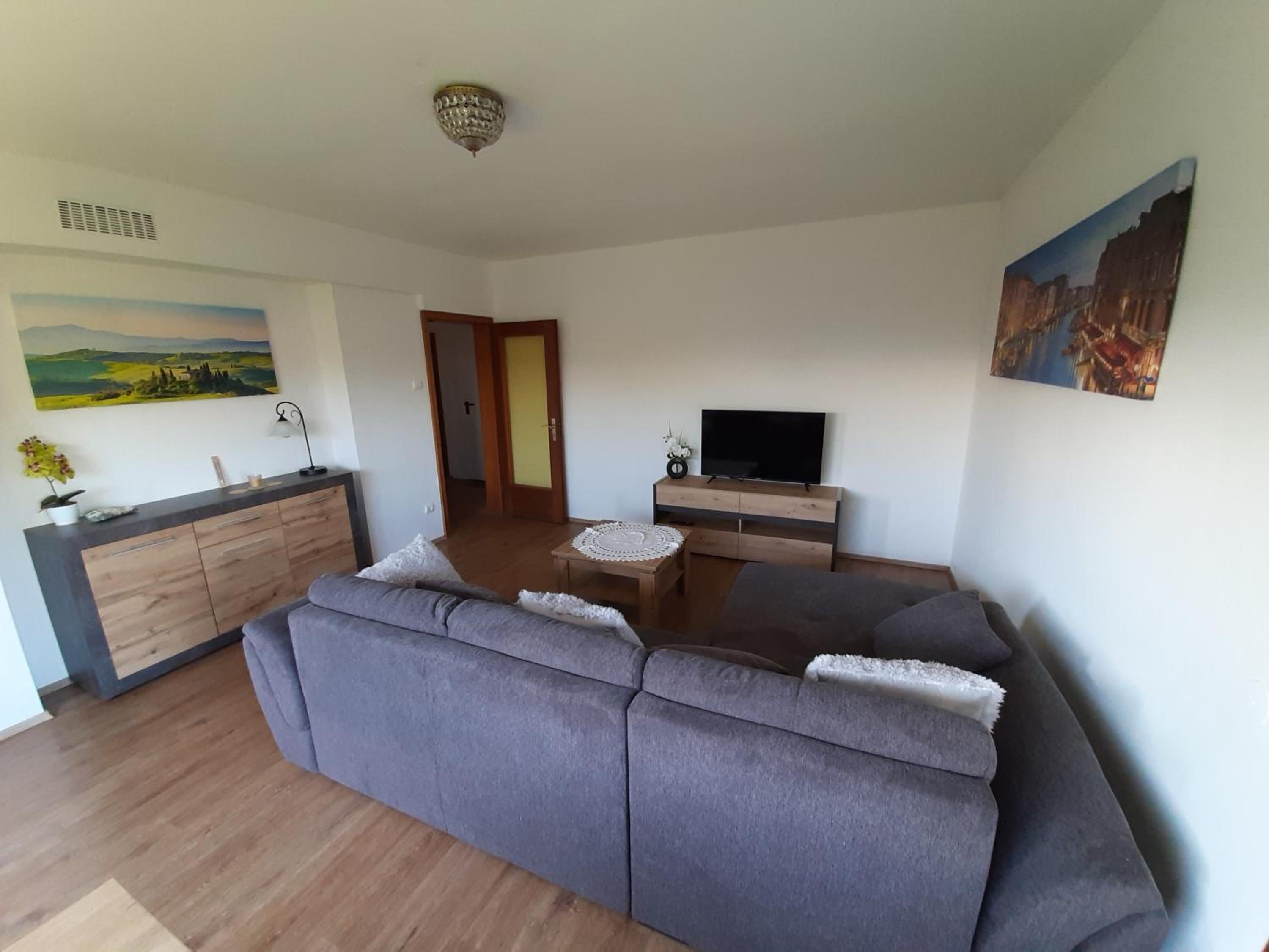 One-Bedroom Apartment - Photo 1