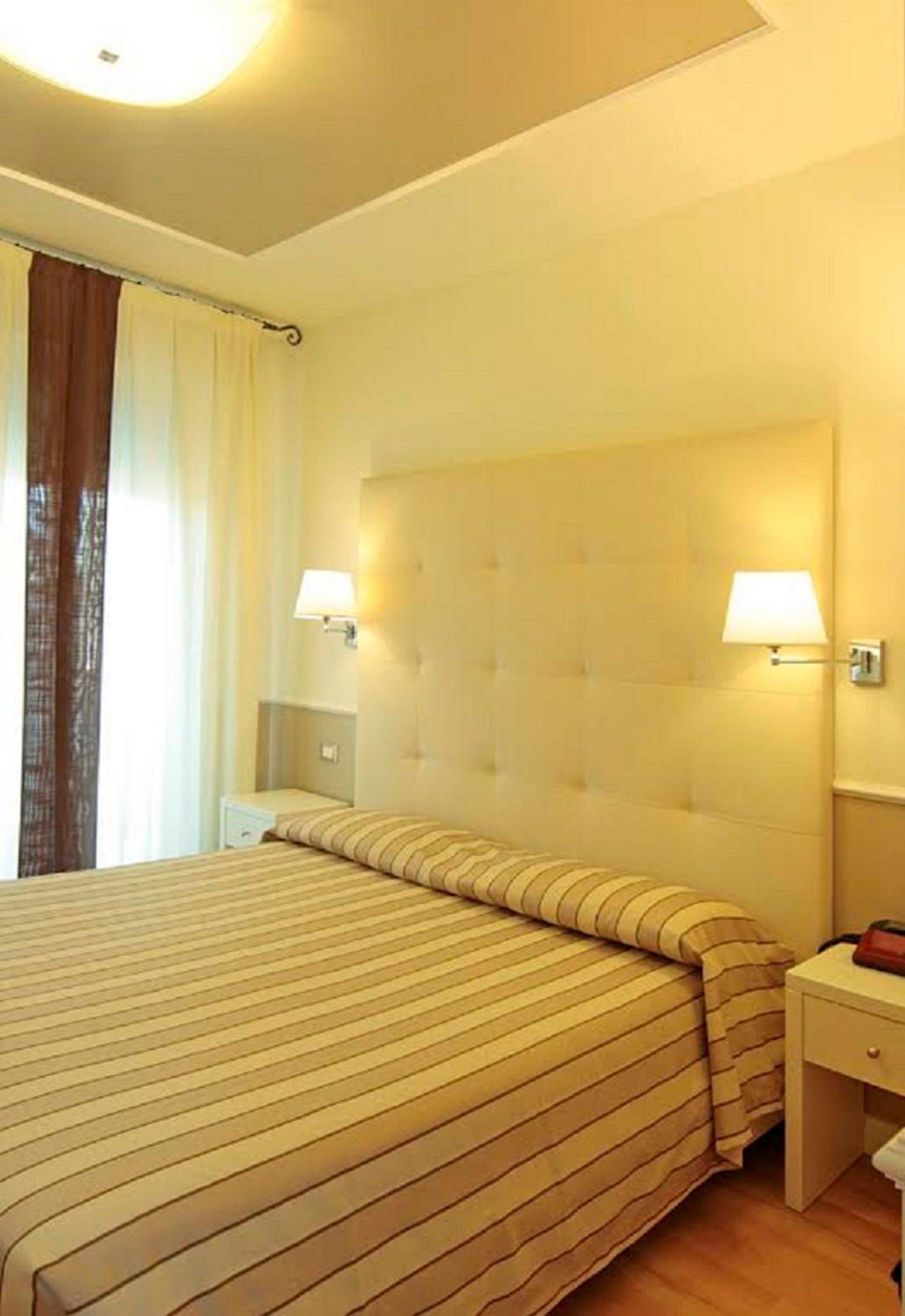Standard Double or Twin Room - Photo 3