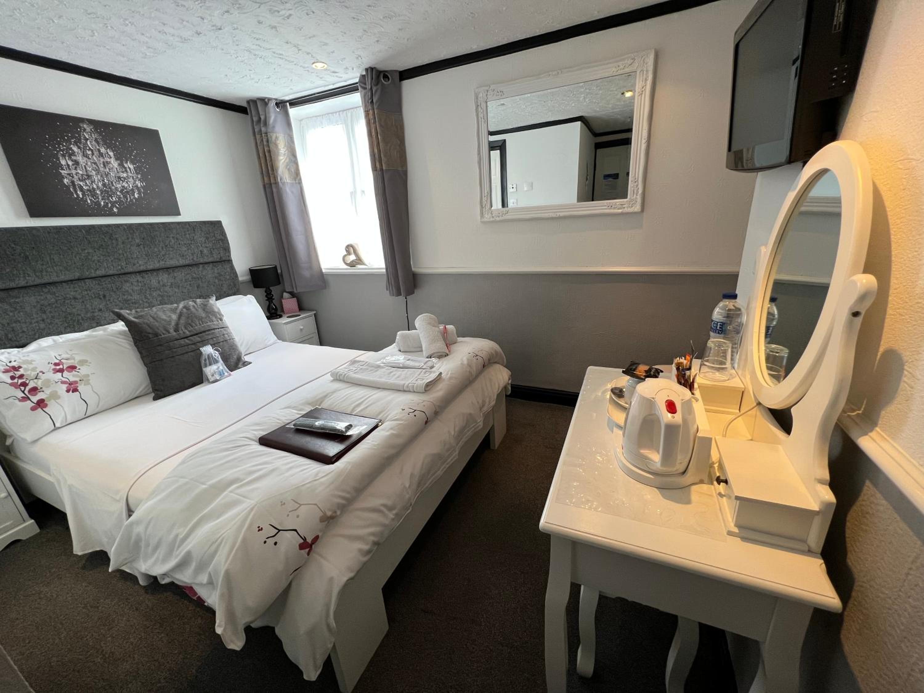 Double Room with Private Bathroom