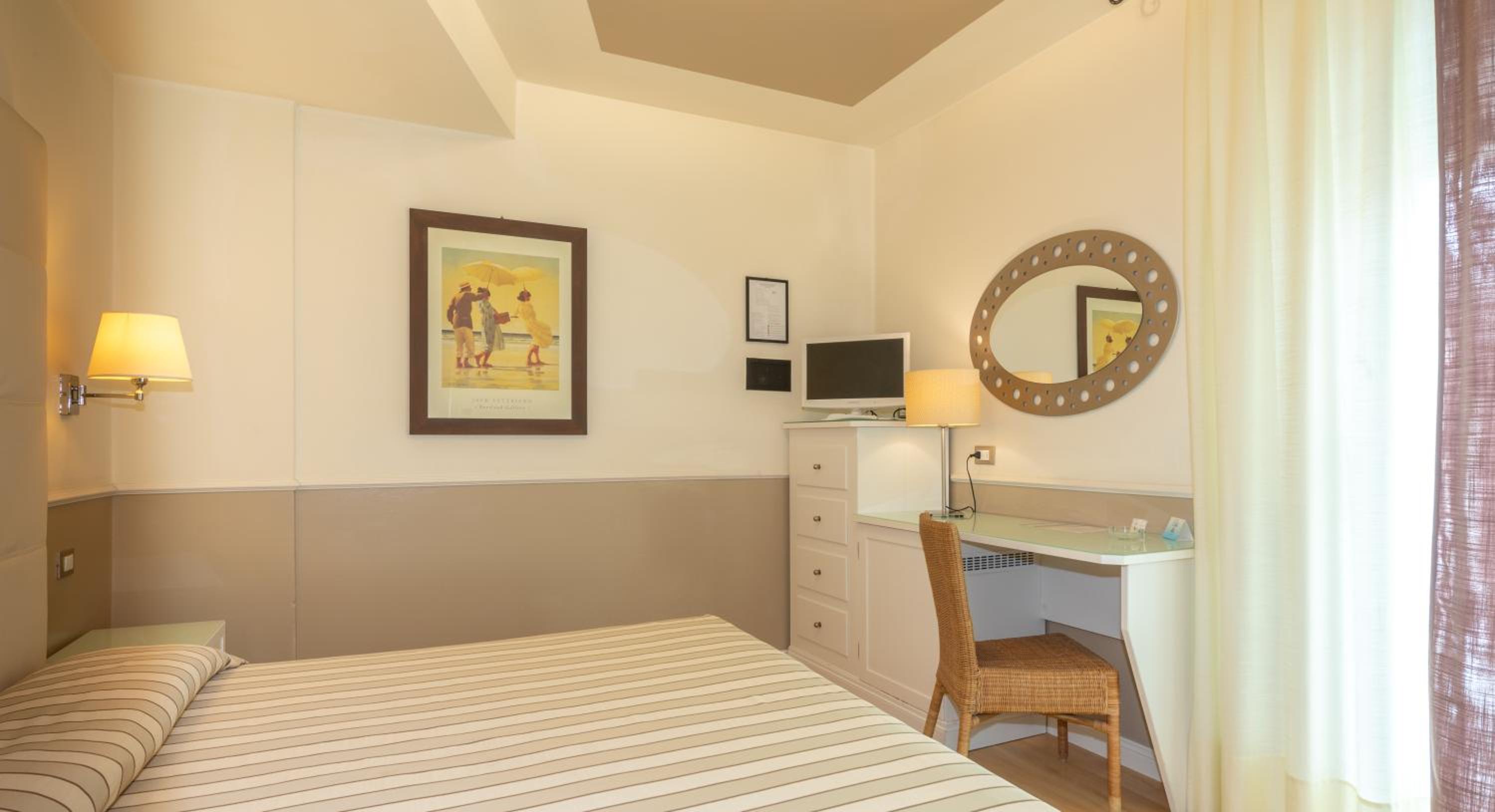 Double or Twin Room with Partial Sea View