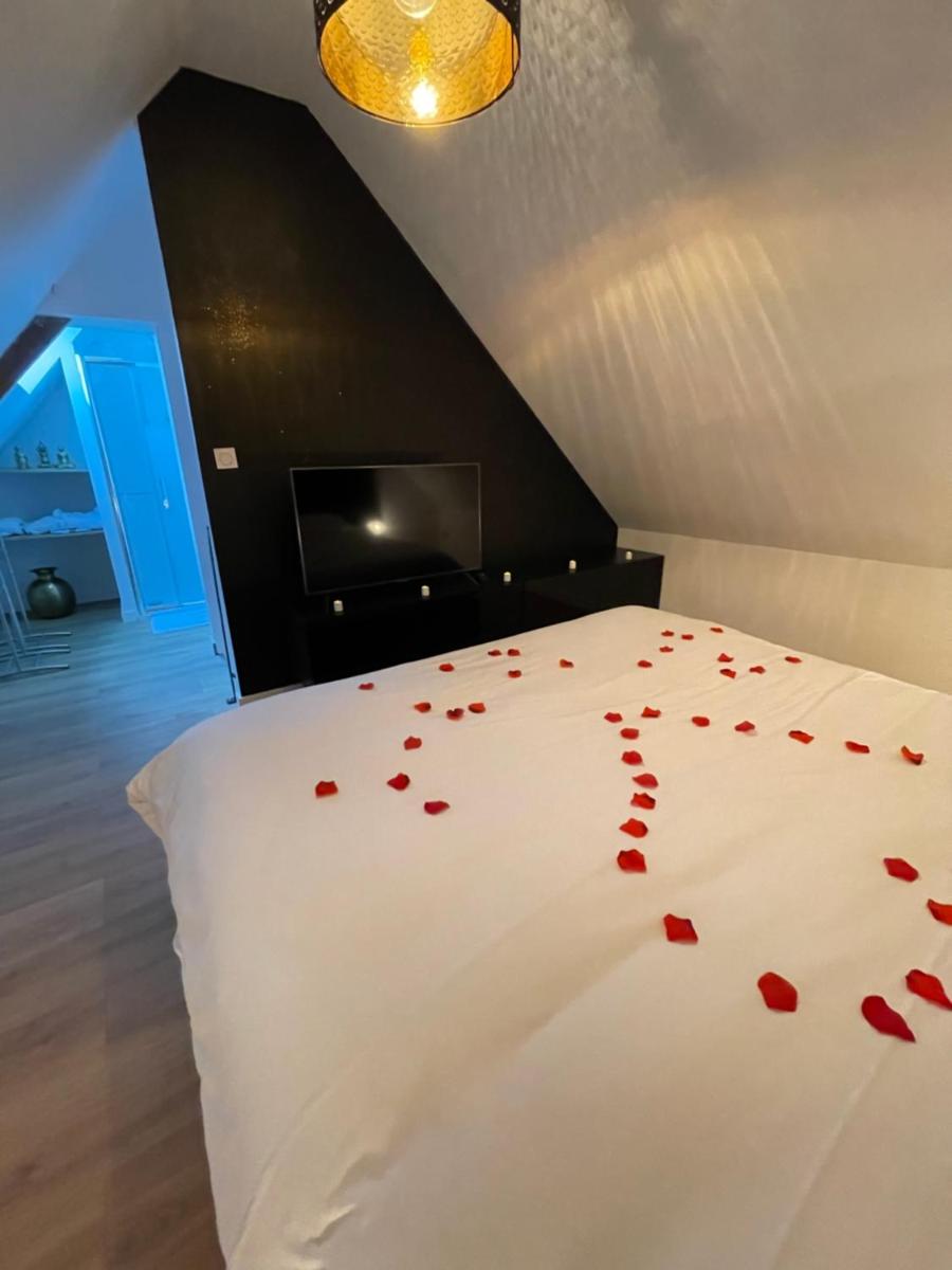 Suite with Hot Tub photo 1