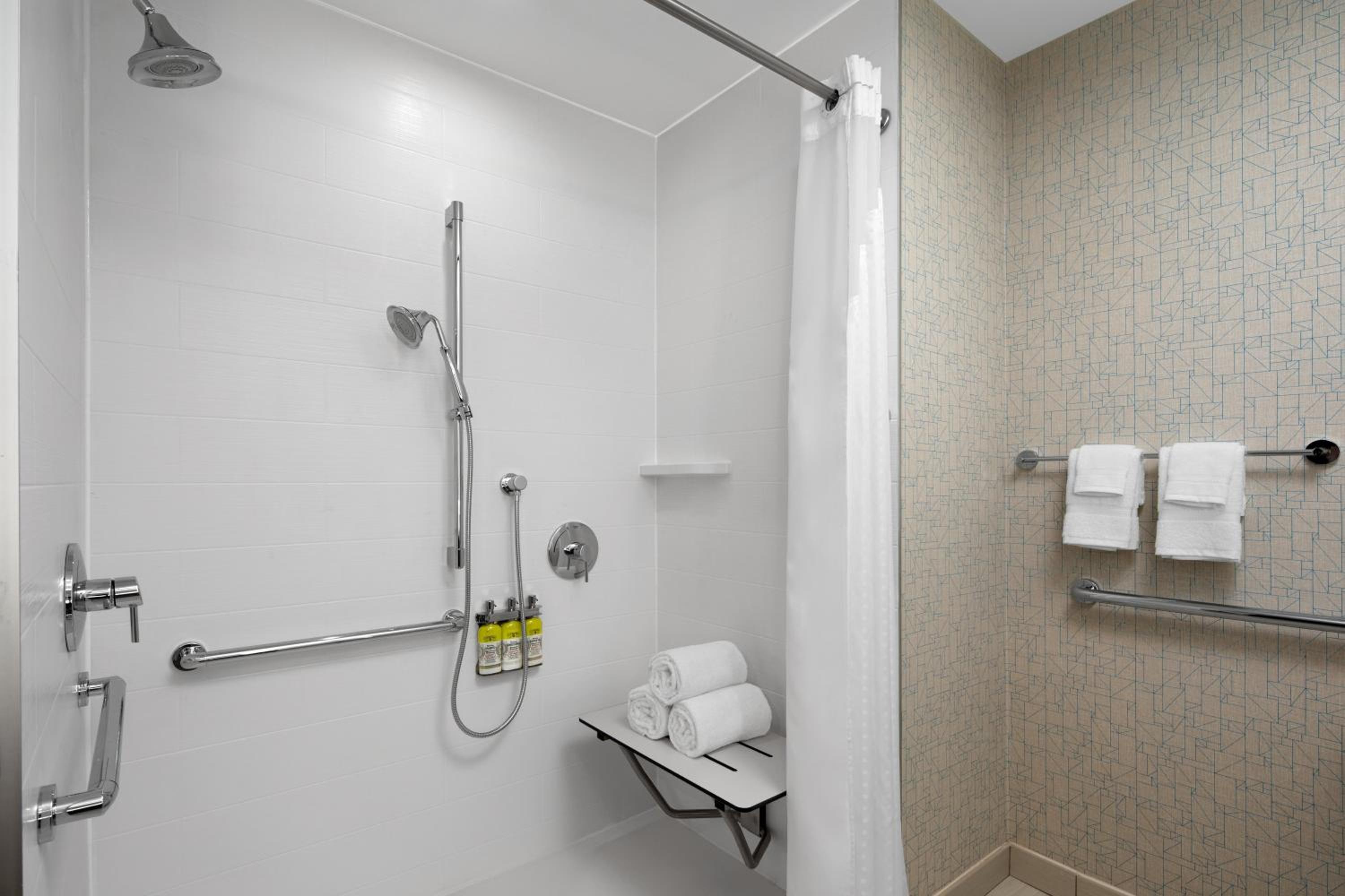 Standard King Room with Roll-In Shower - Mobility Access - Photo 2