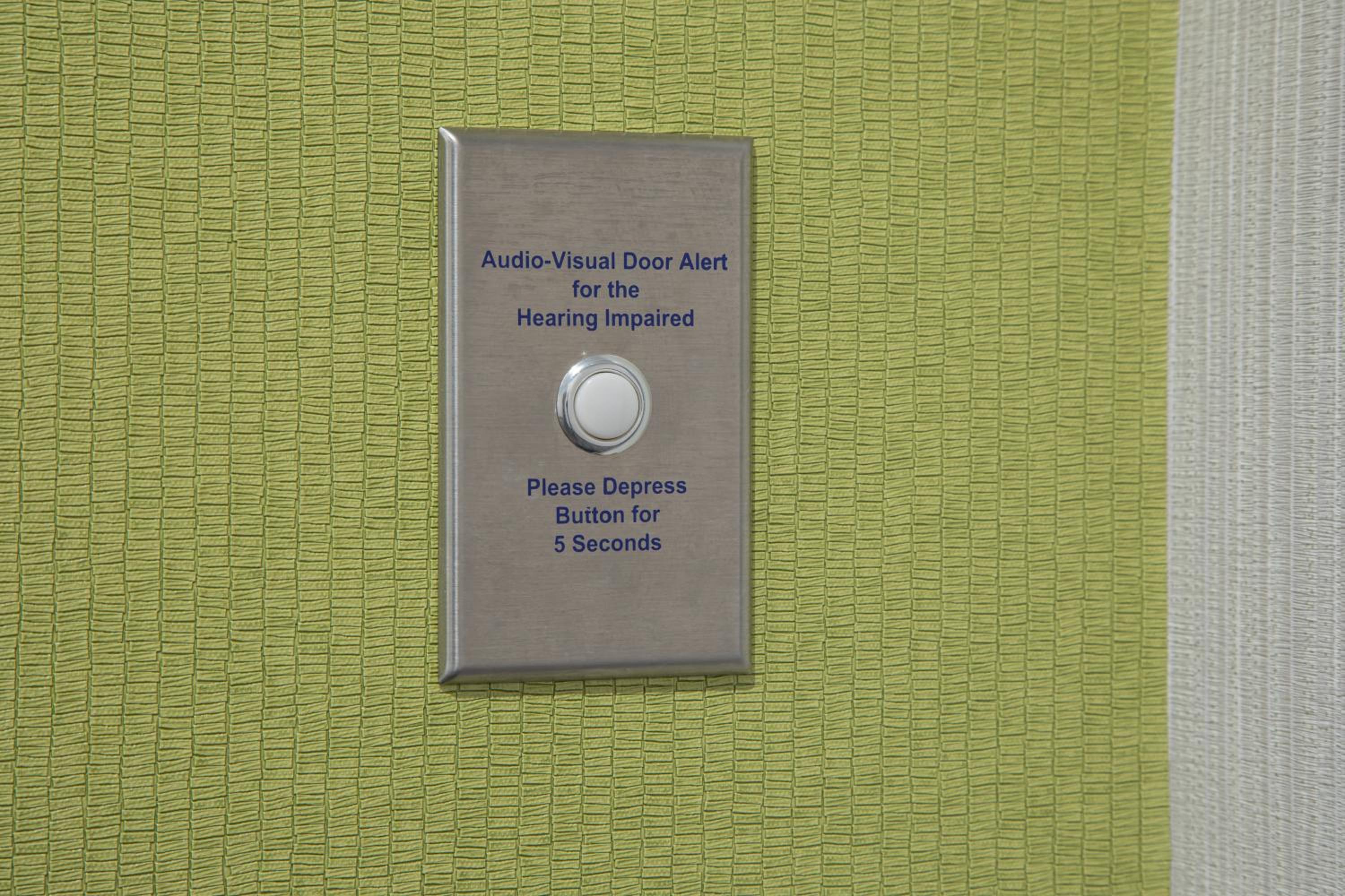 King Room - Hearing Accessible/Non-Smoking  - Photo 3
