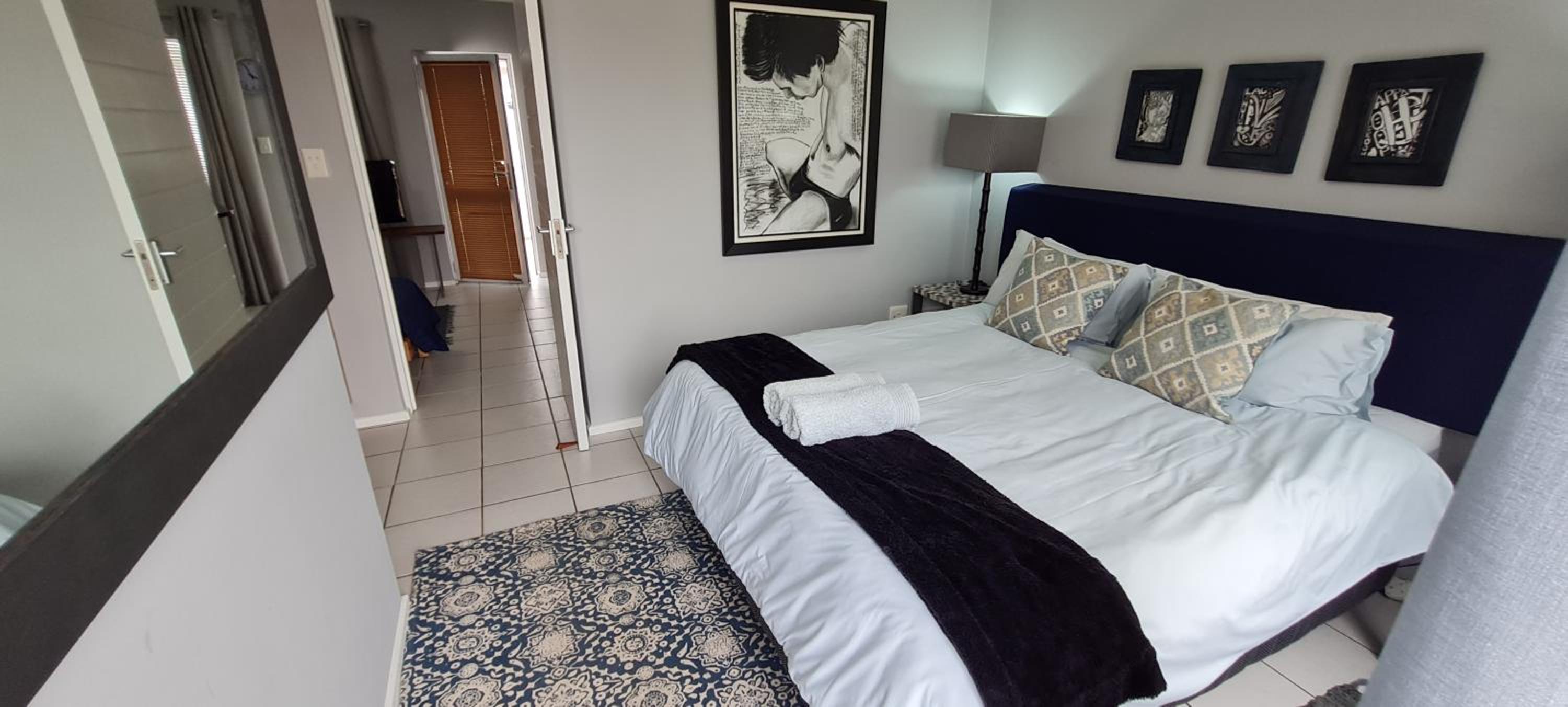 One-Bedroom Apartment photo 2