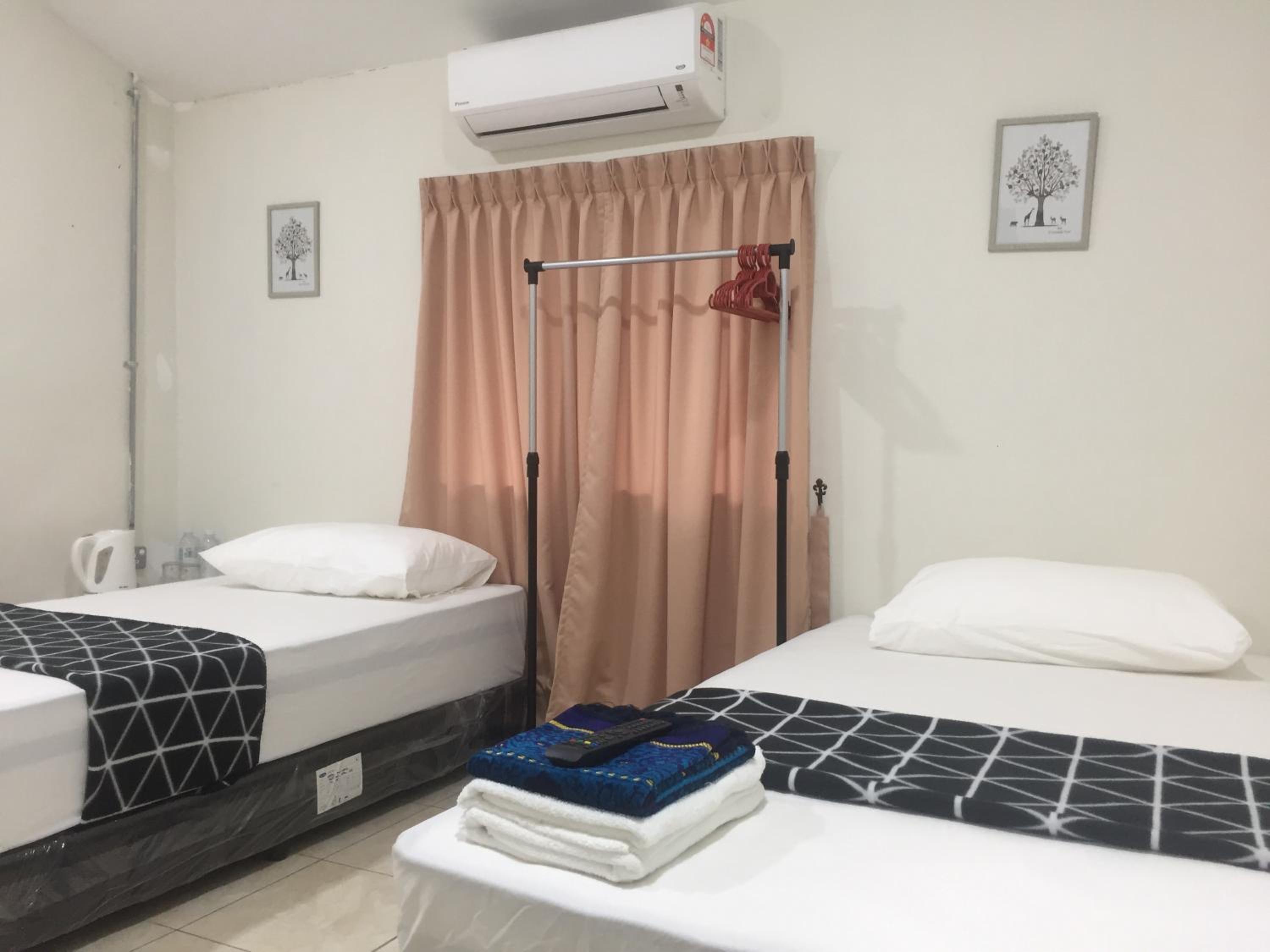 Budget Twin Room photo 2