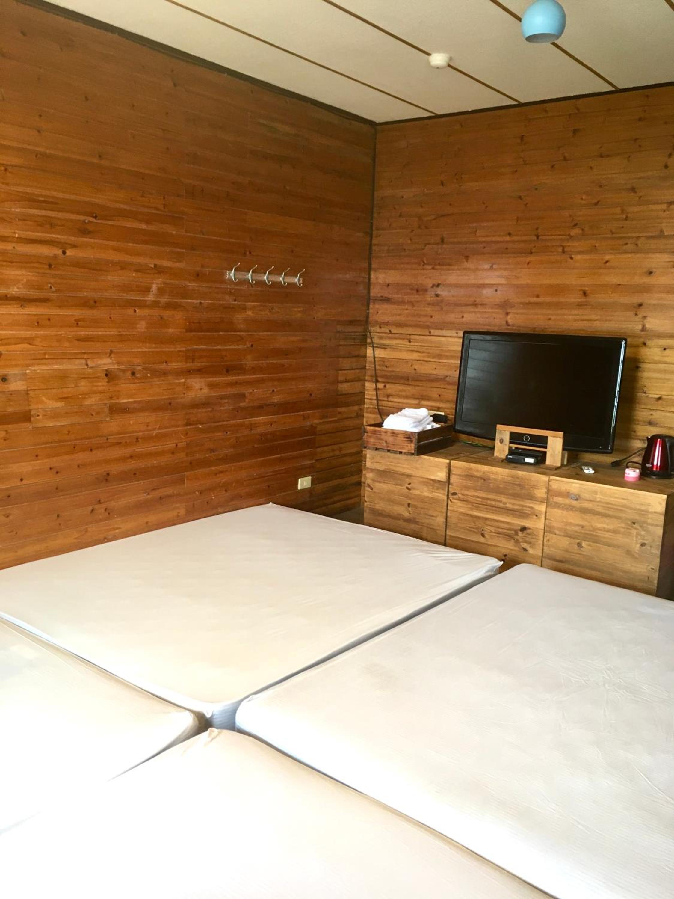 Eight-Bedroom House photo 1