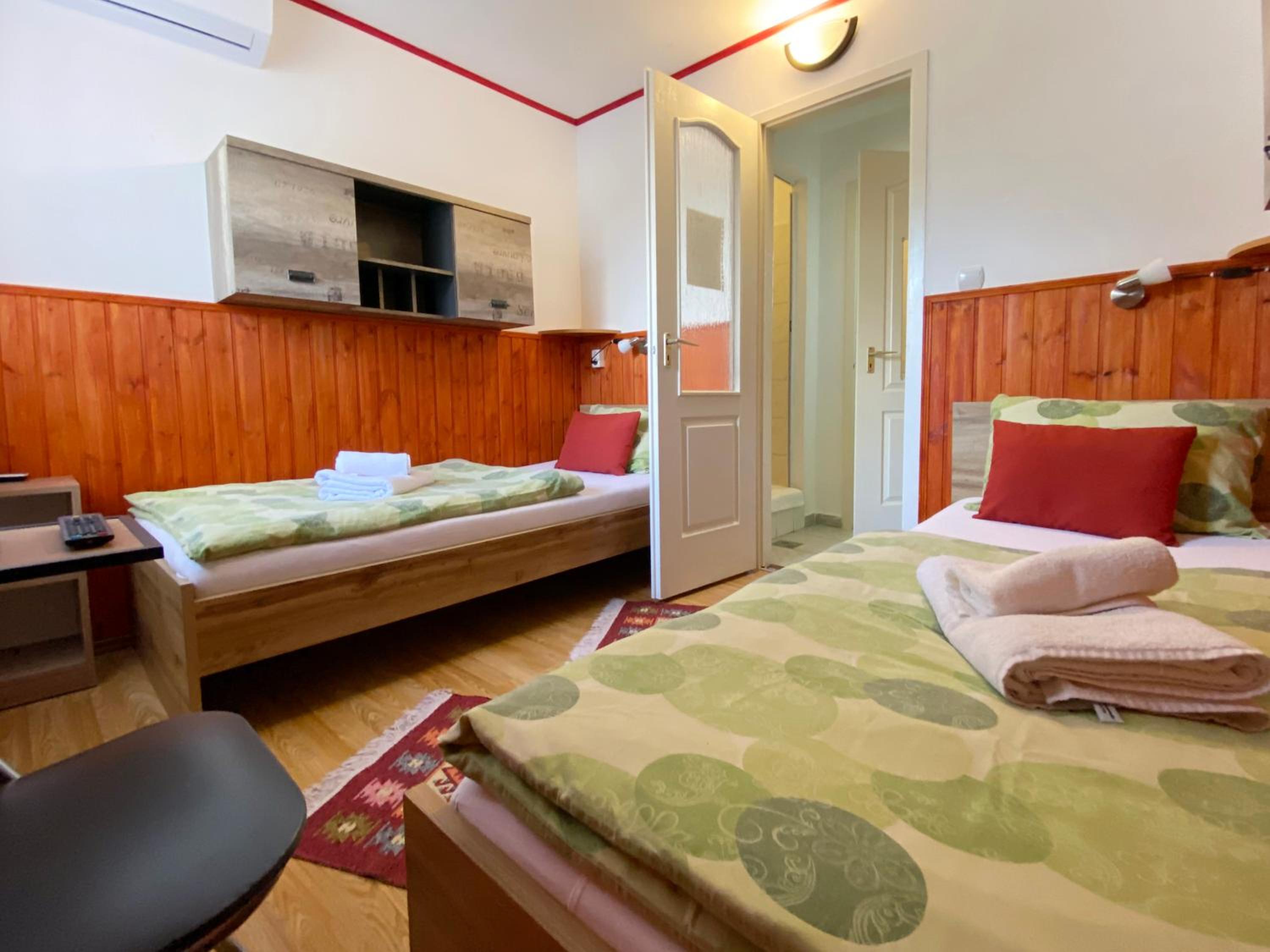 Twin Room - Photo 1