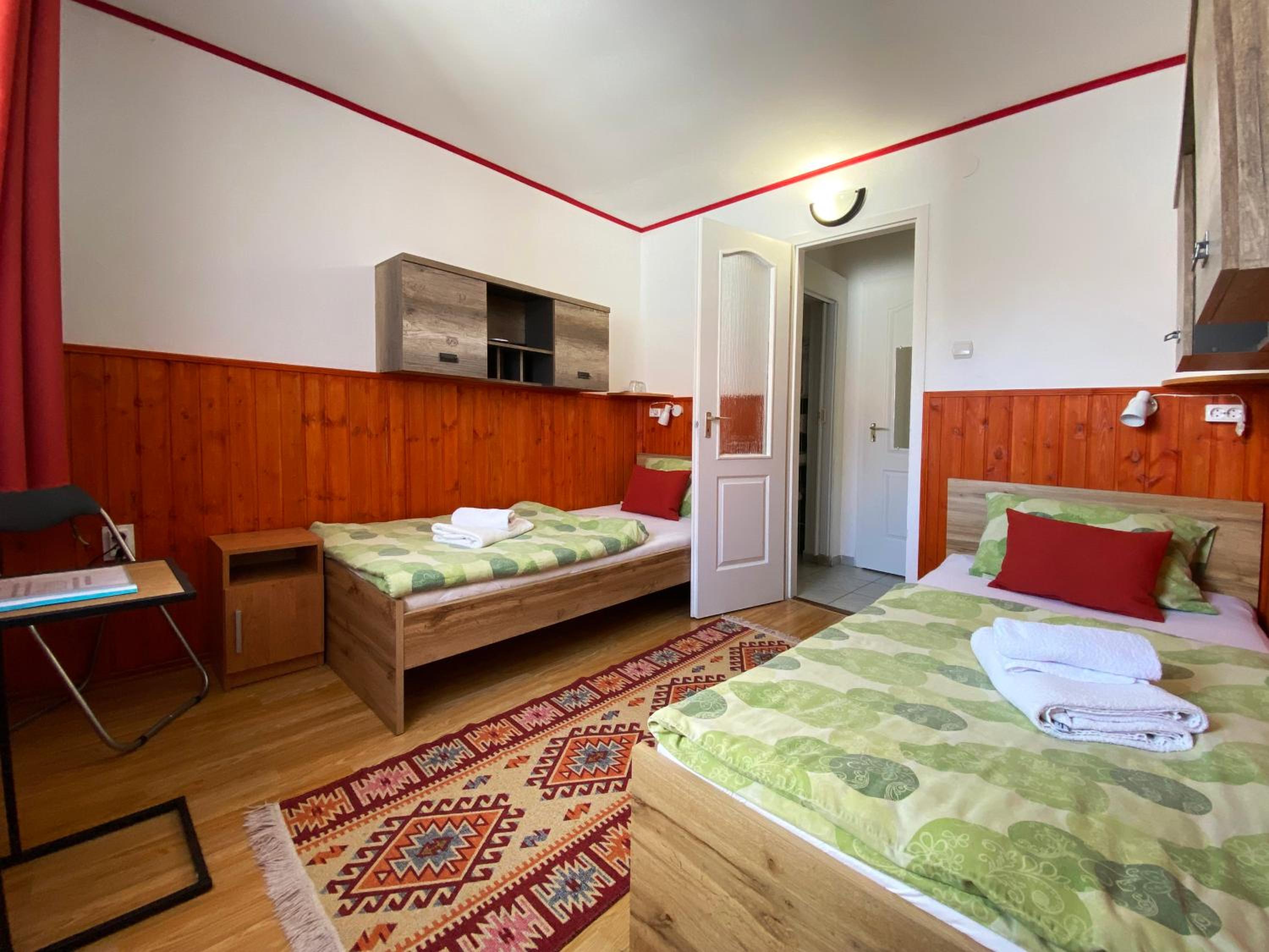 Twin Room - Photo 6