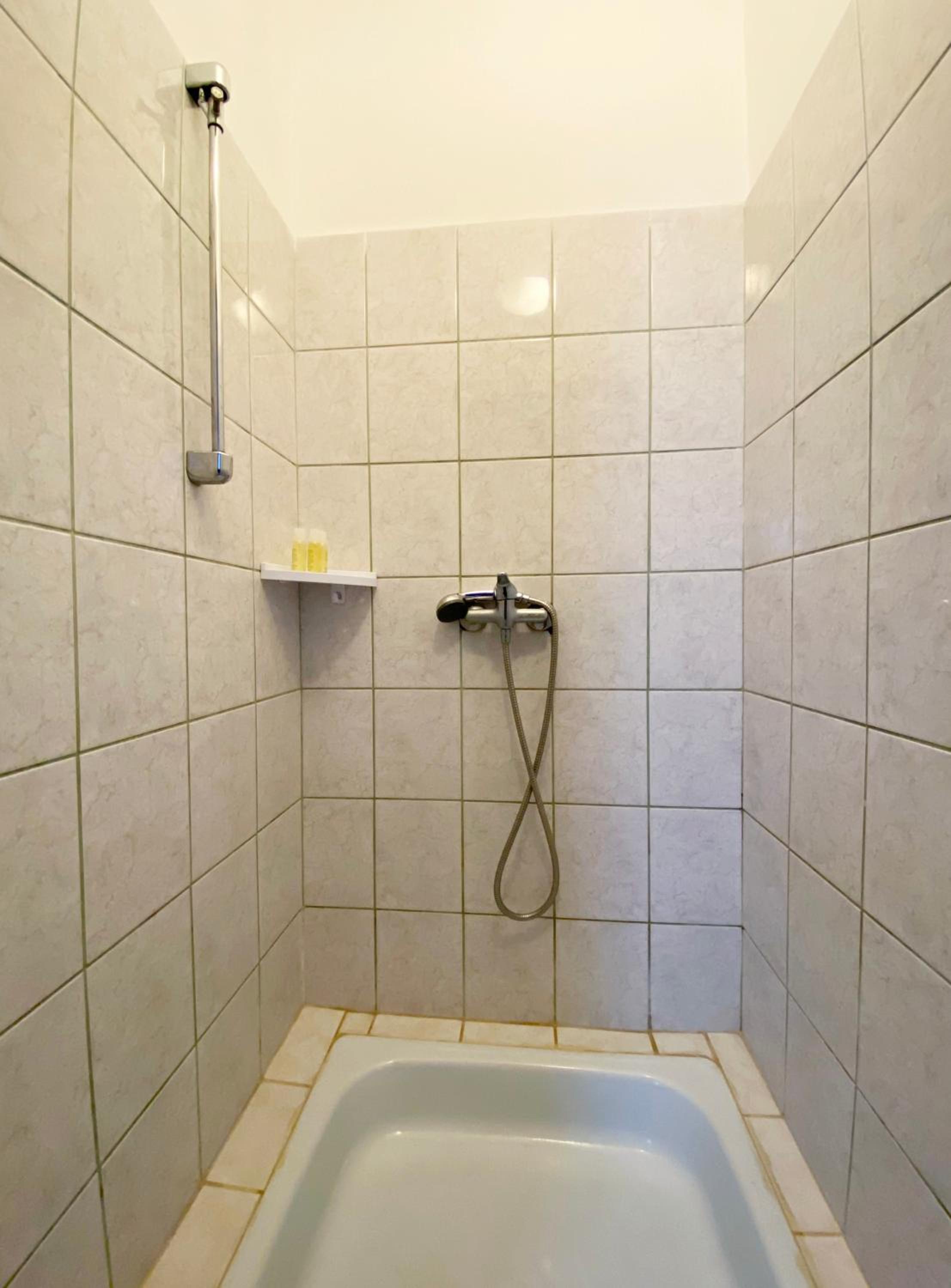 Twin Room - Photo 4