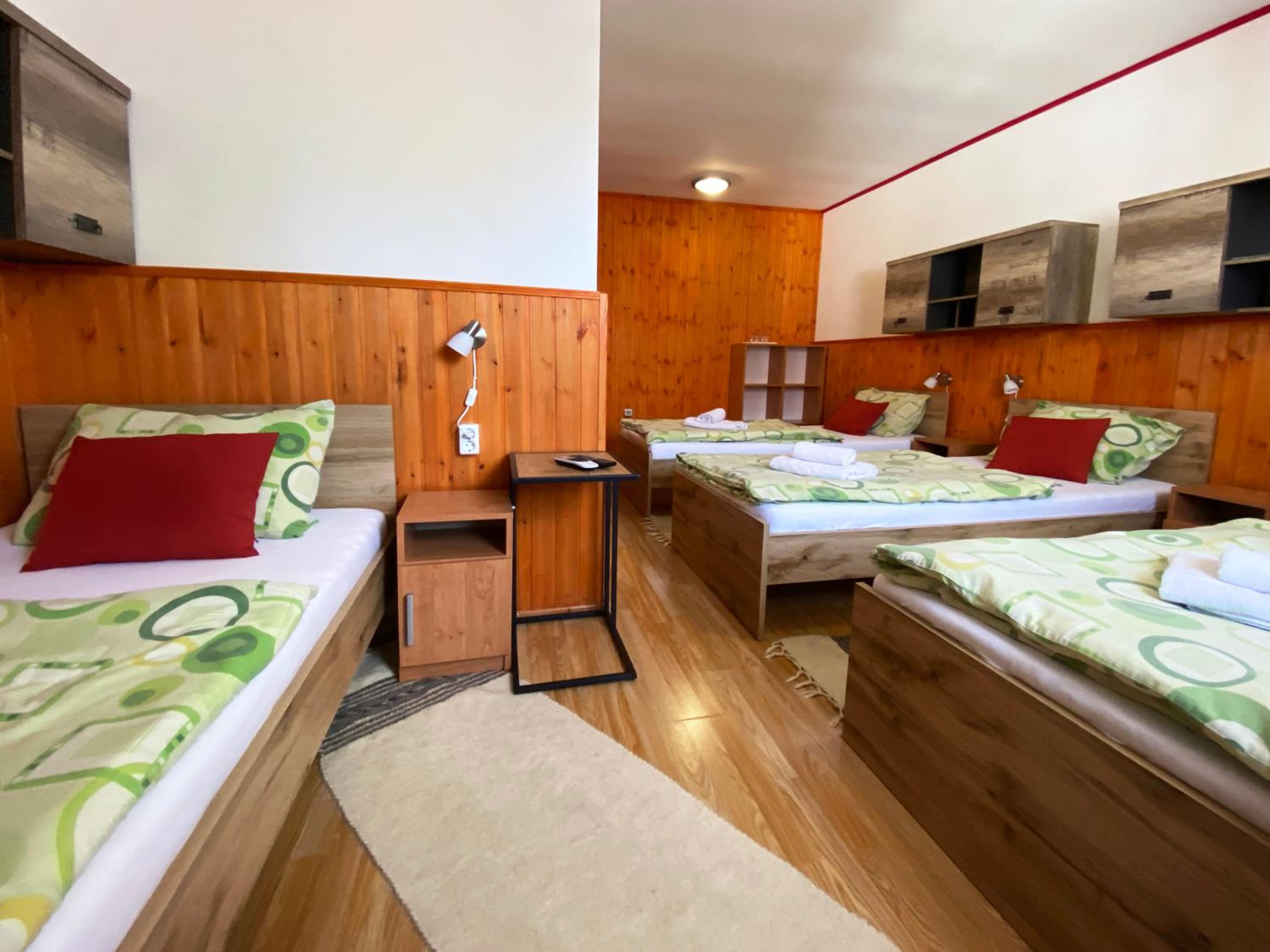 Quadruple Room - Photo 4