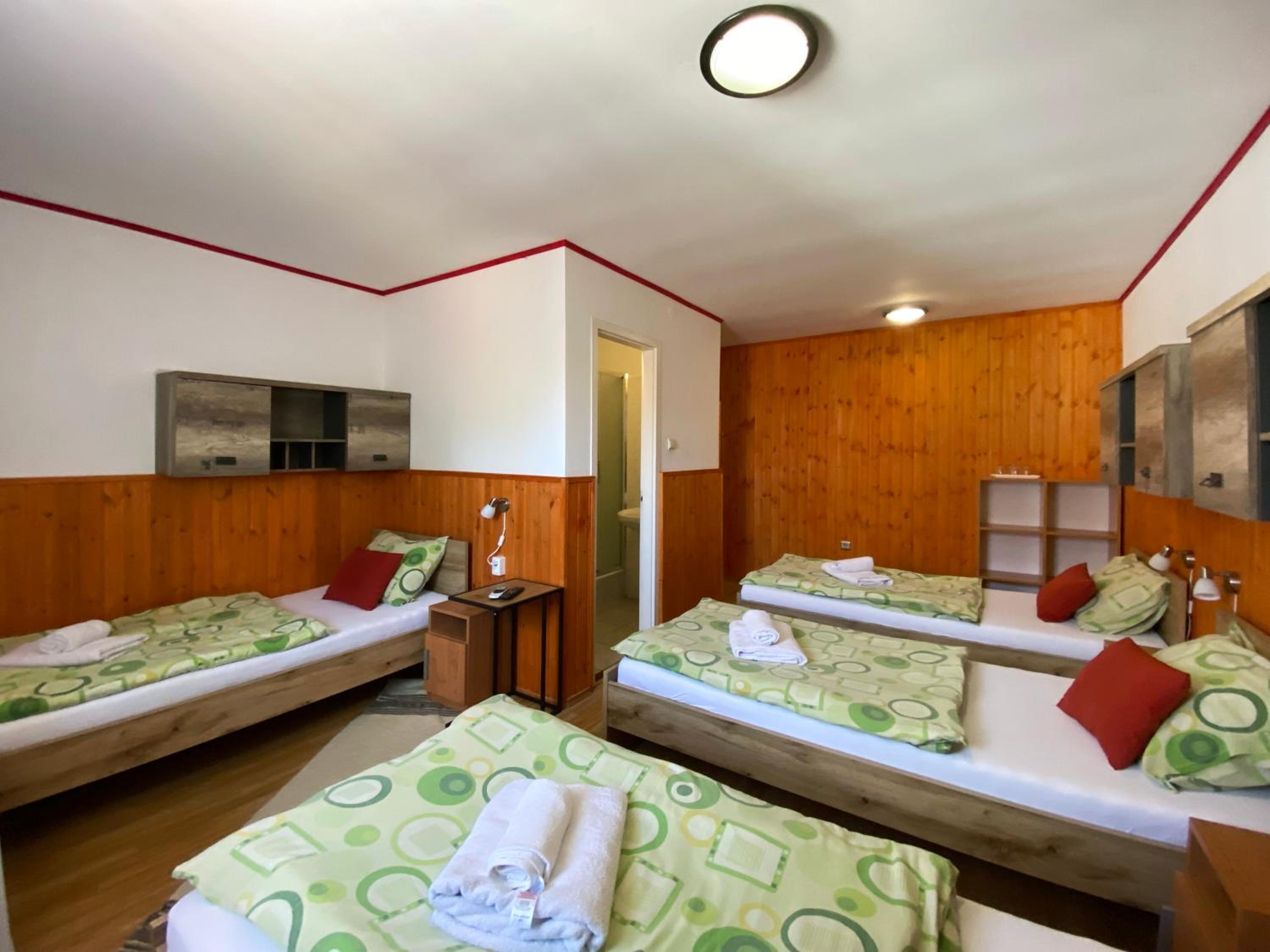 Quadruple Room - Photo 5