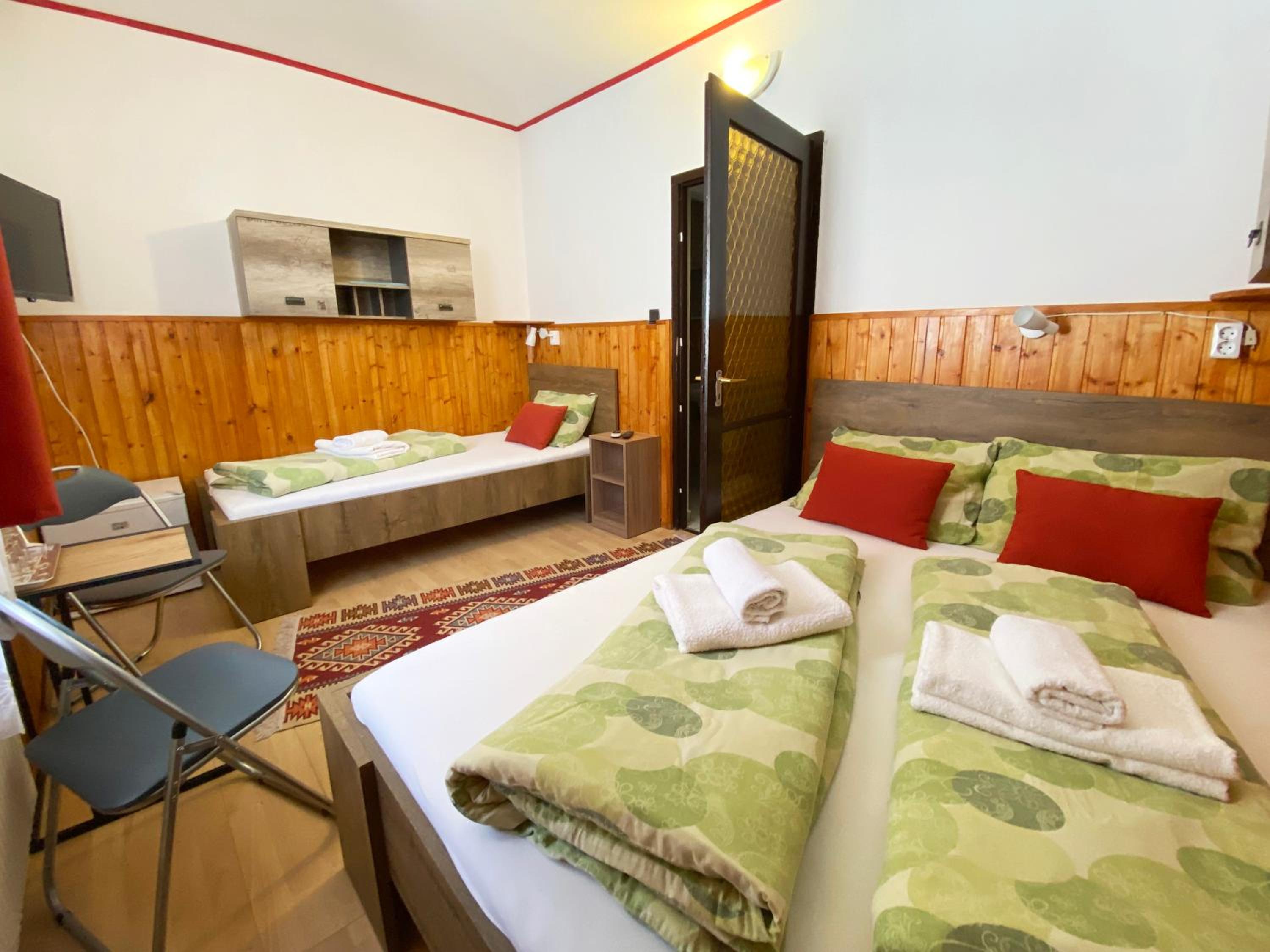Standard Queen Room - Photo 2