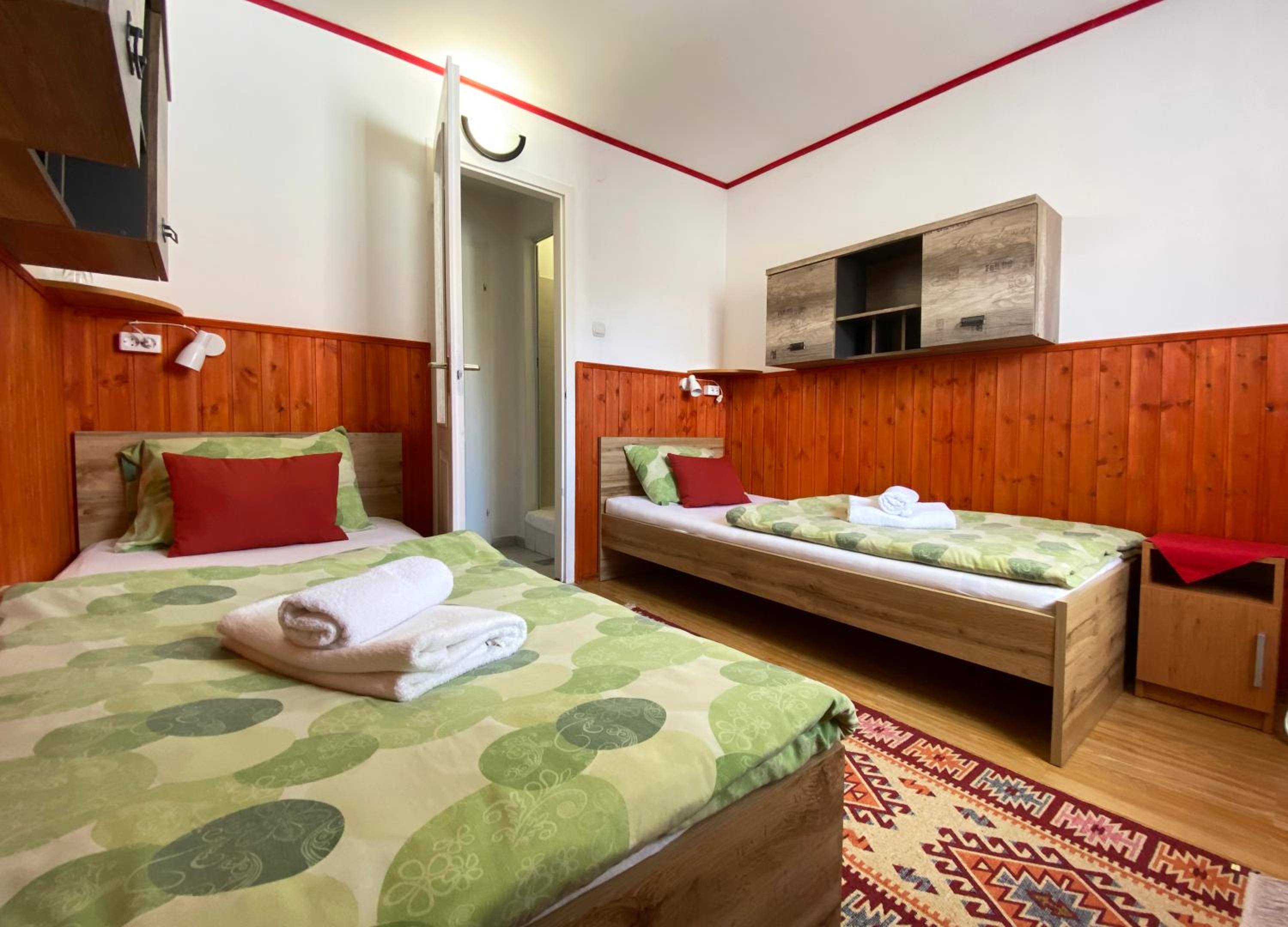 Twin Room - Photo 2