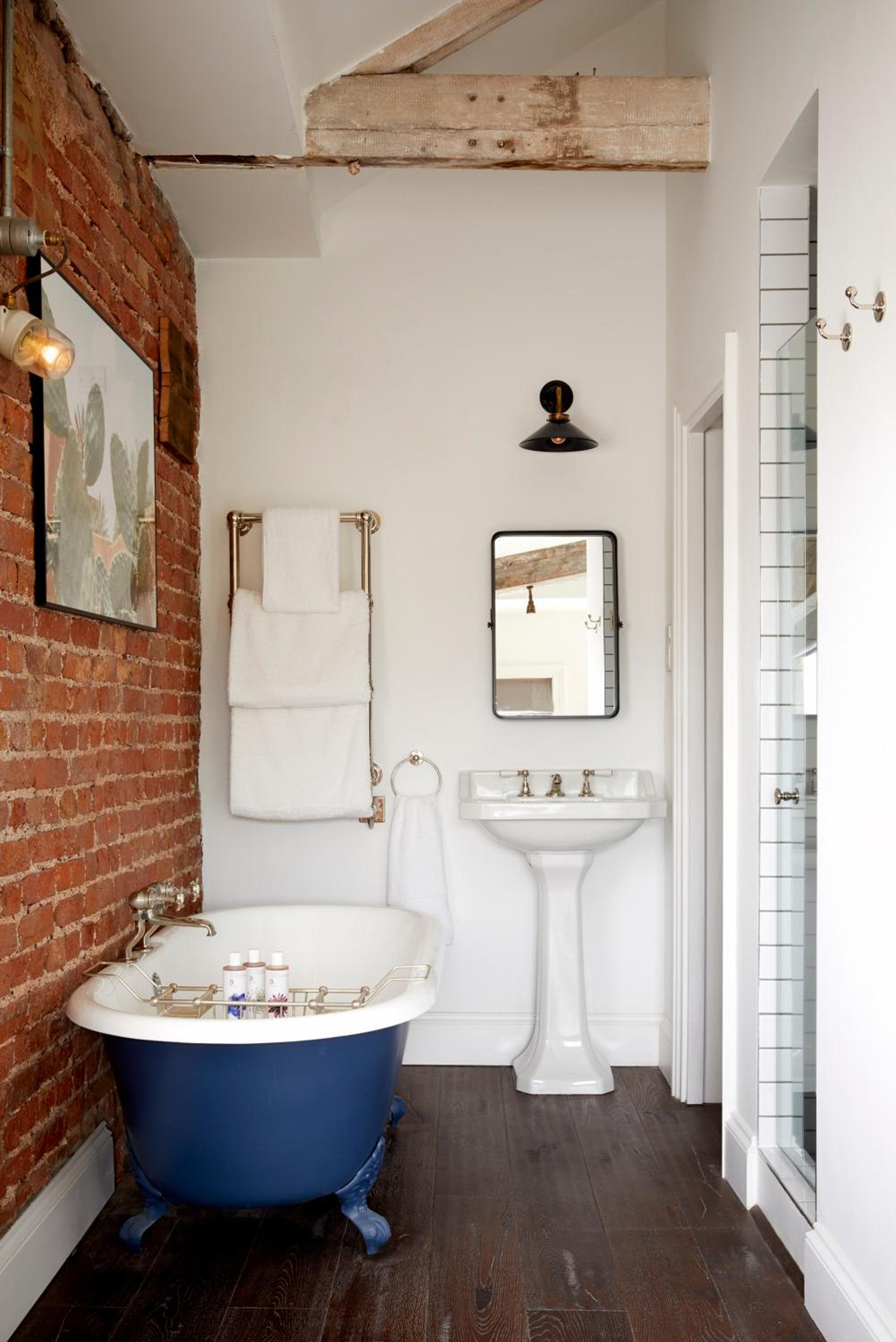 Deluxe Double Room with Bath - Photo 6