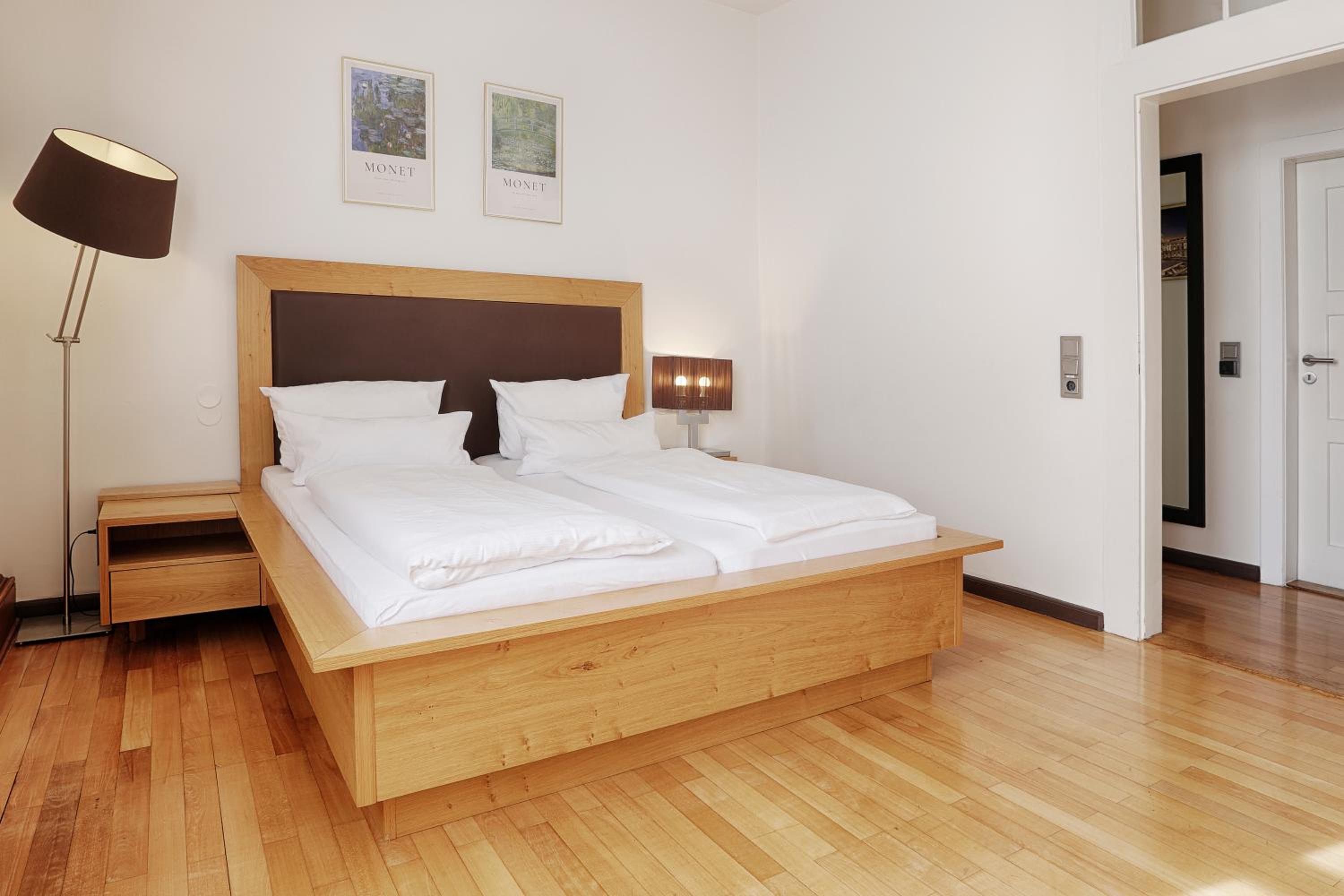 Deluxe Suite - Photo 7