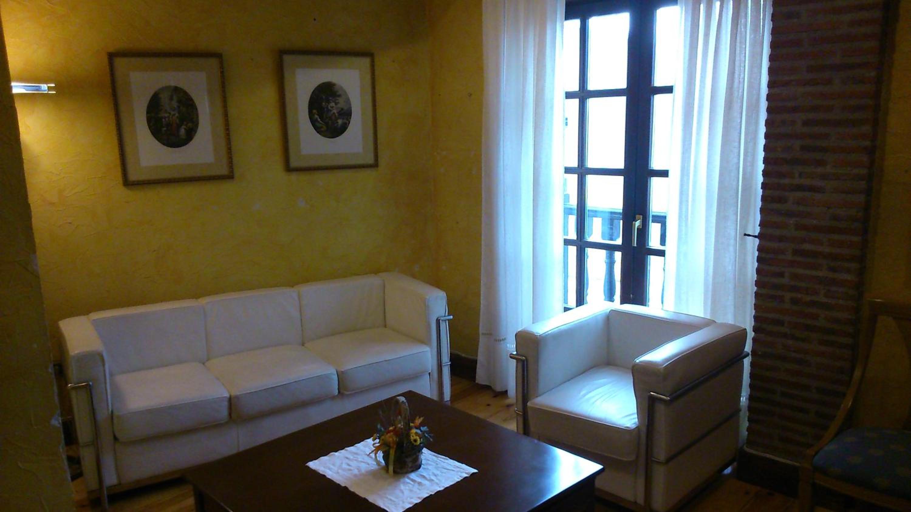 Double or Twin Room with Mountain View - Photo 1