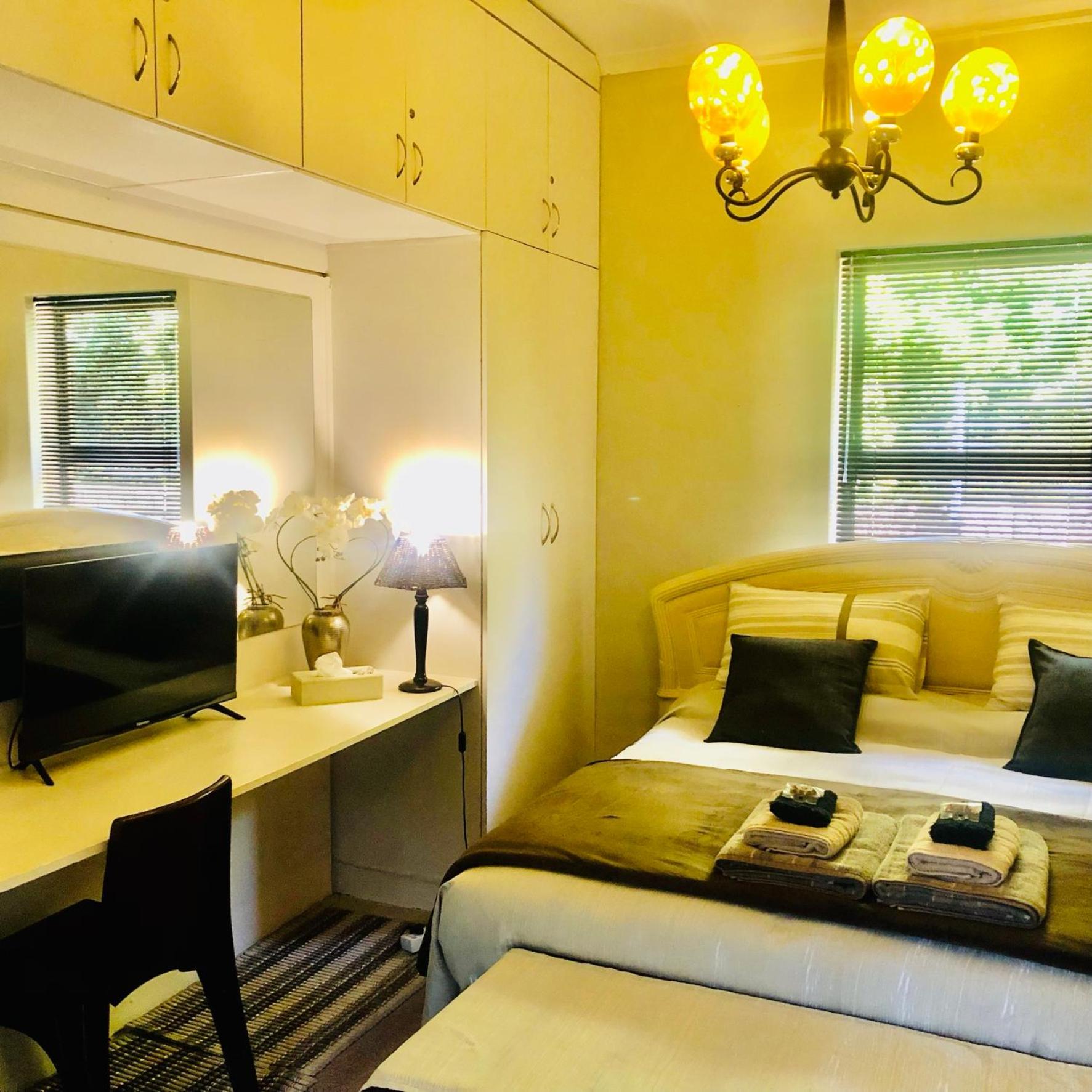 Suite - Photo 49