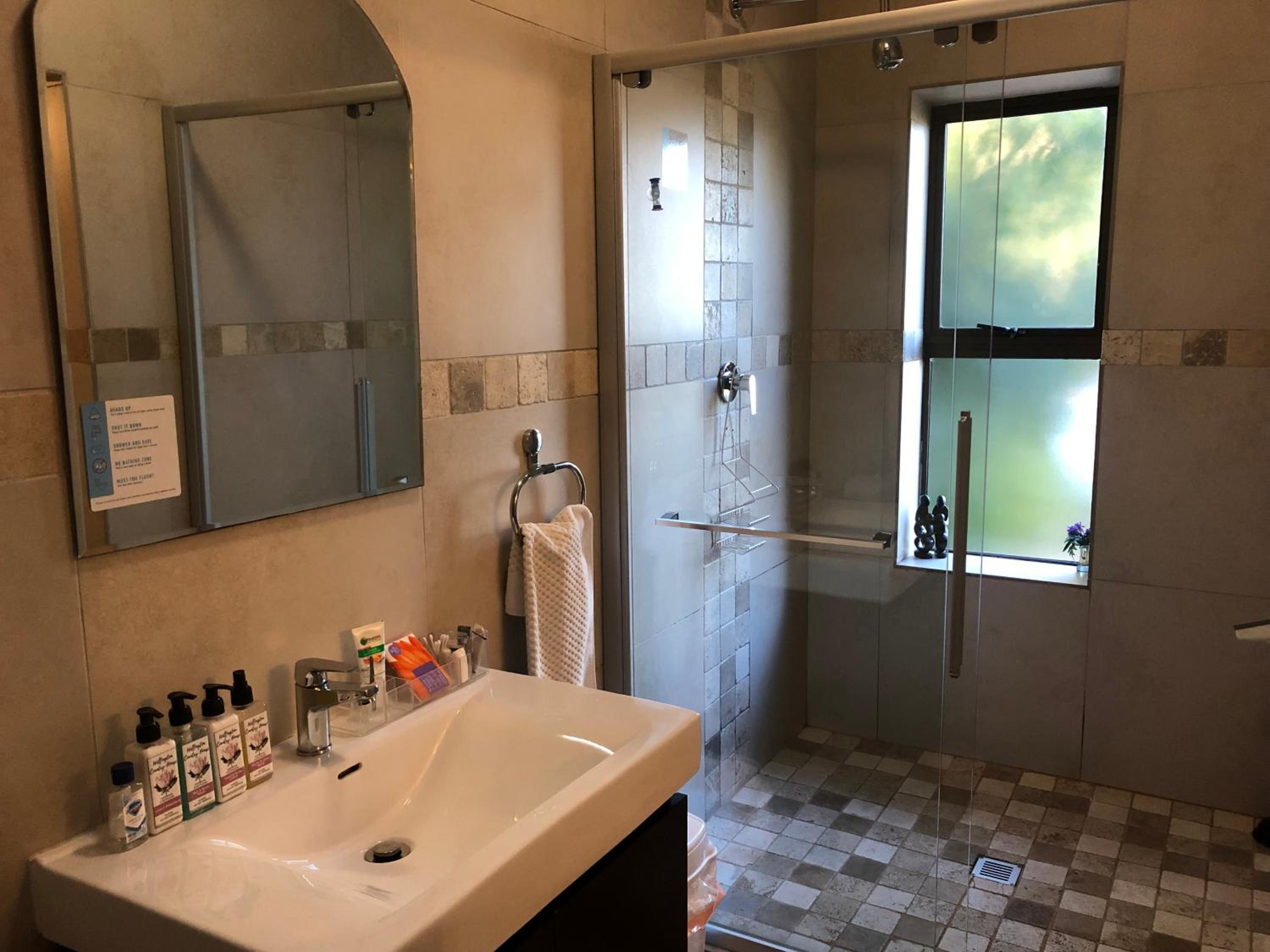 Standard Double Room - Photo 11