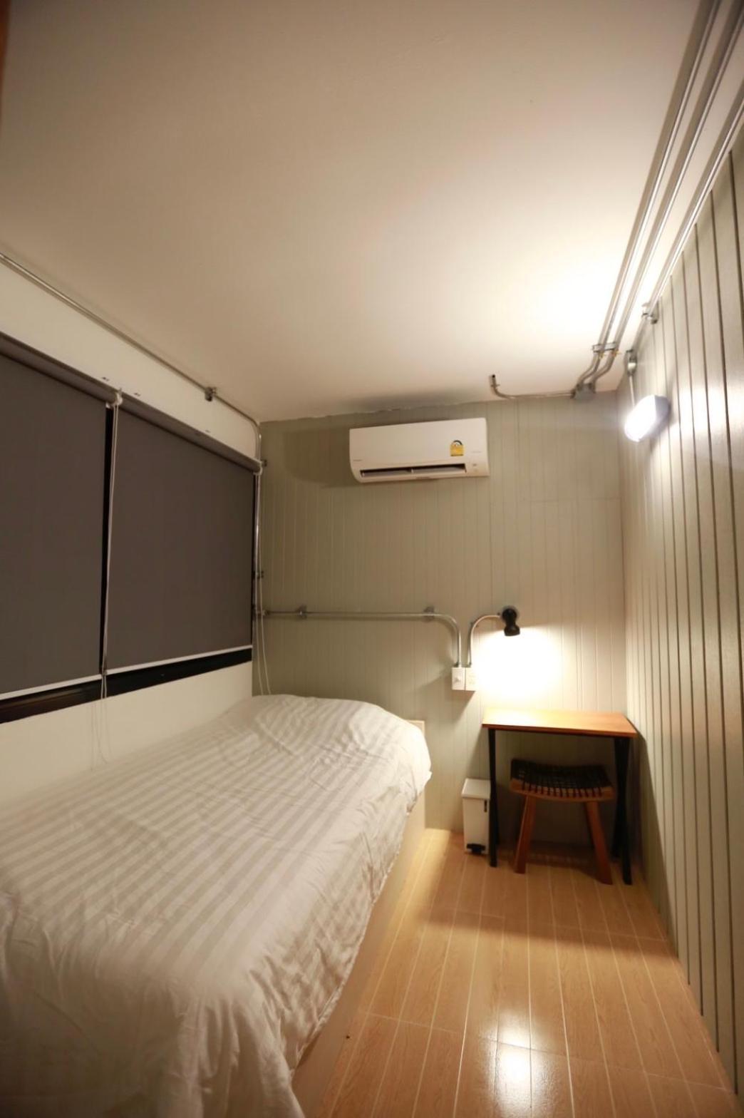 Single Room with Shared Shower and Toilet photo 1