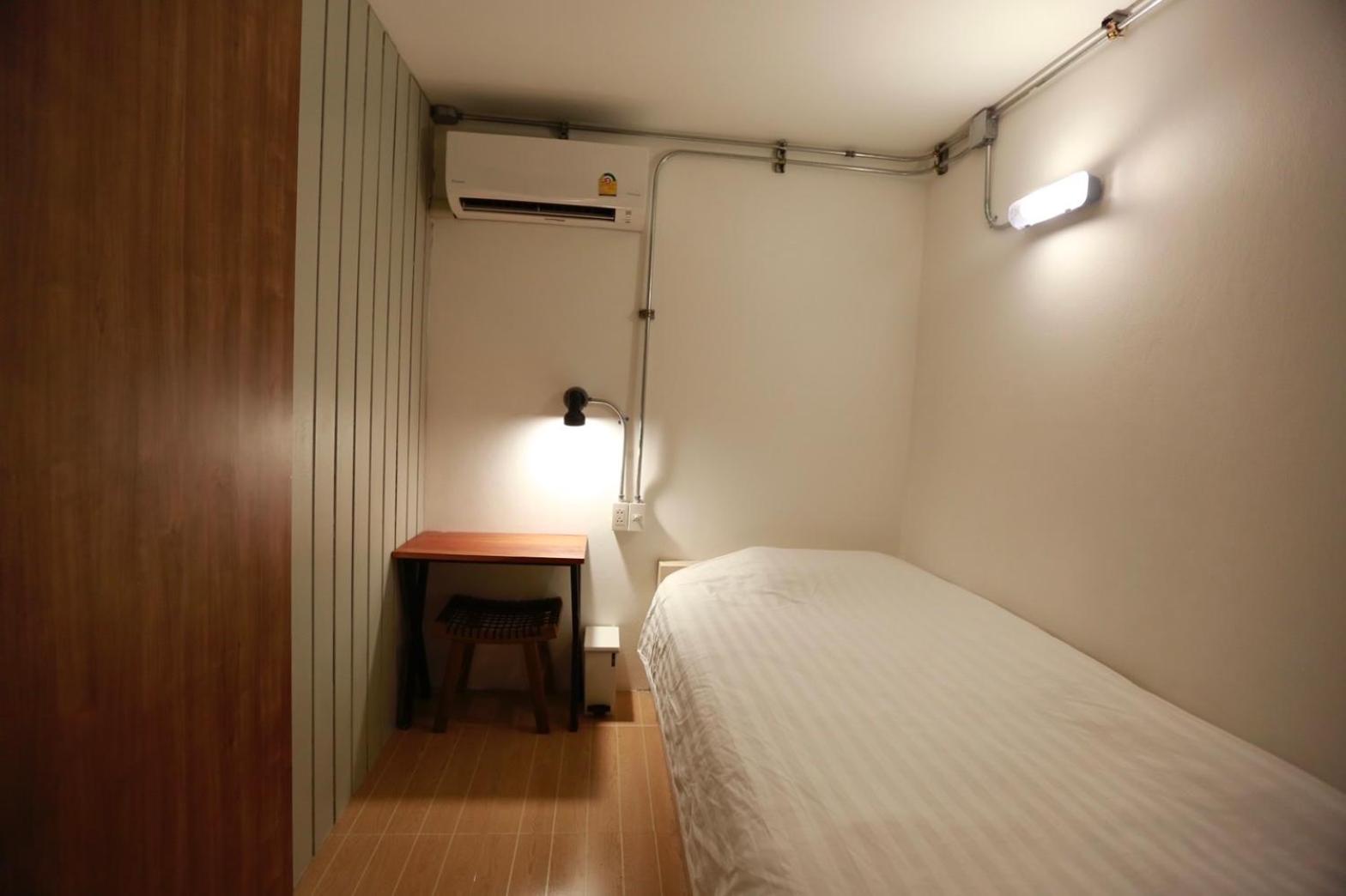 Single Room with Shared Shower and Toilet photo 3