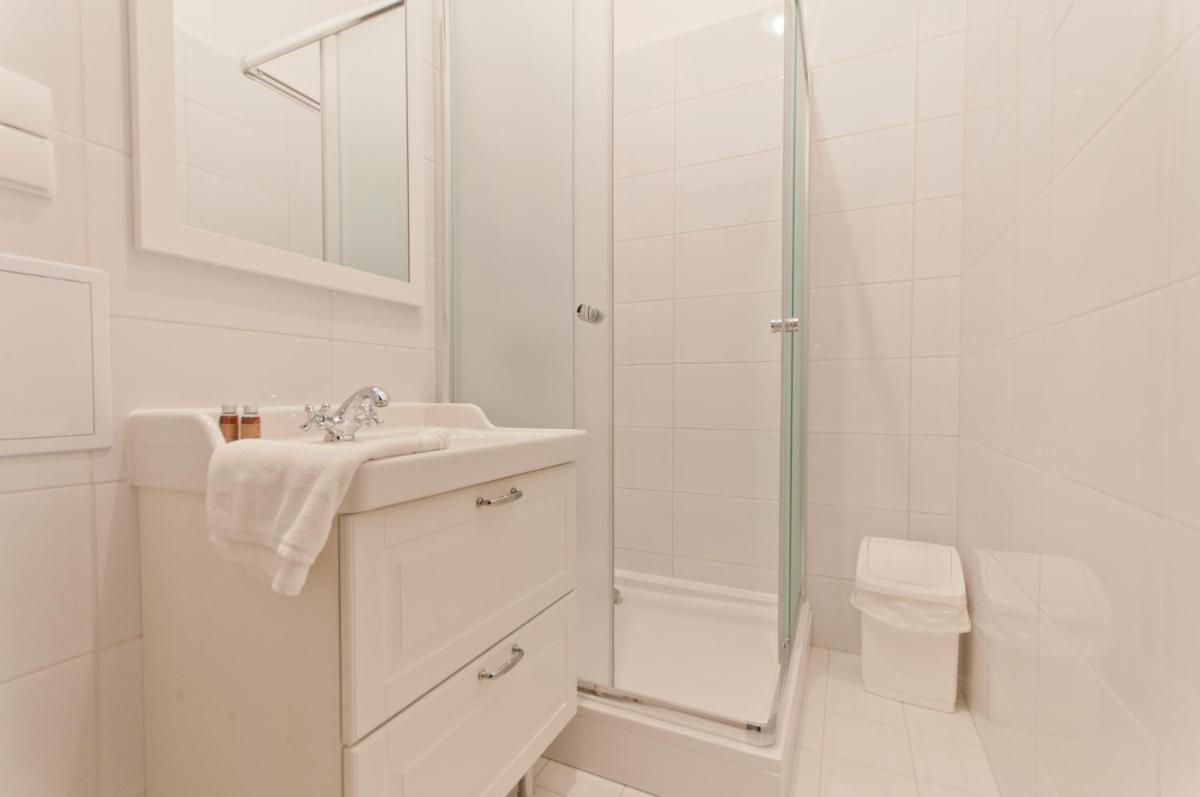 Double Room with Private External Bathroom photo 3
