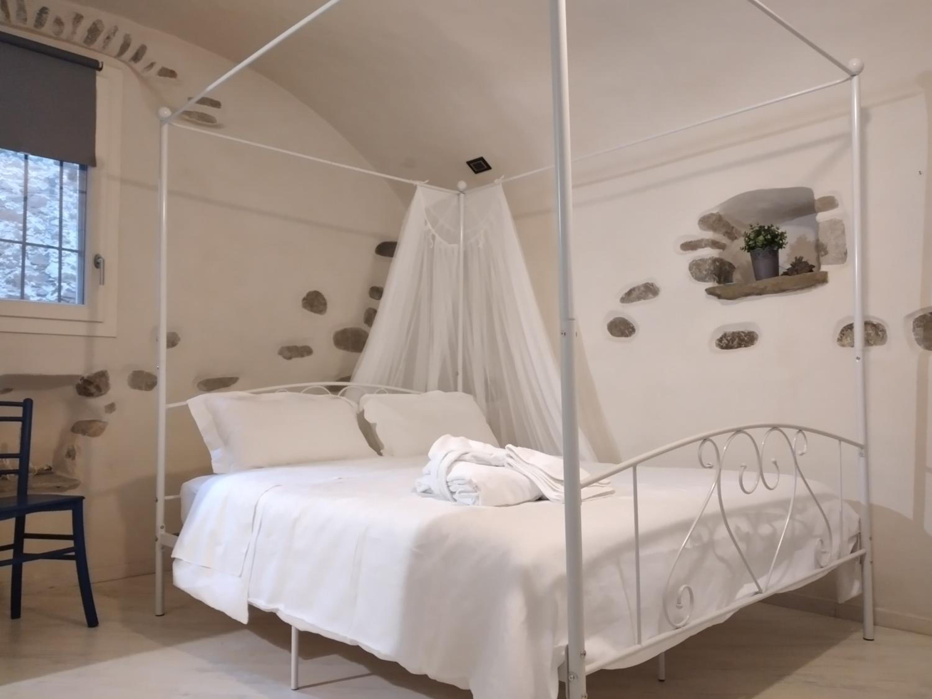 One-Bedroom House - Photo 3