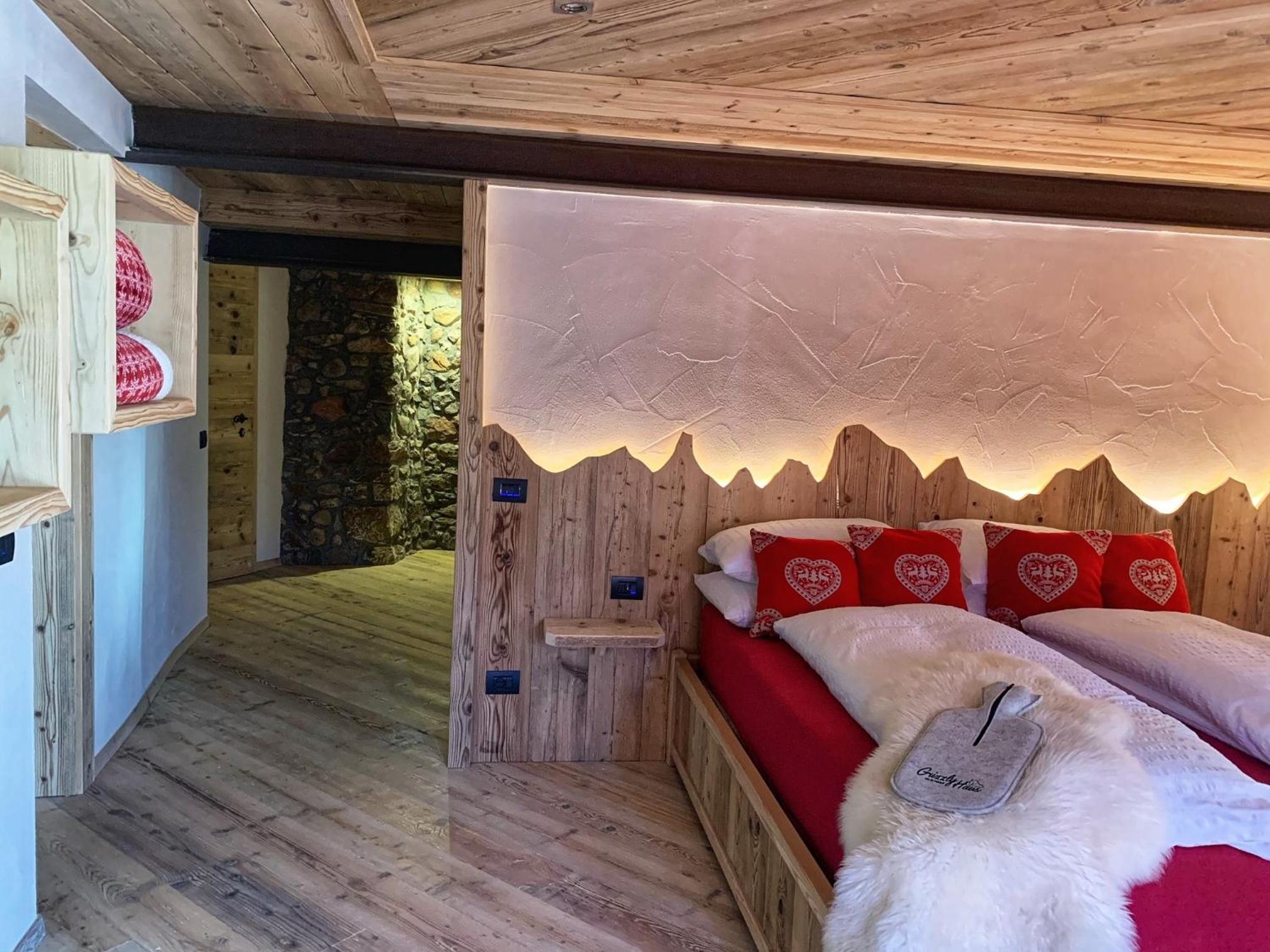 Deluxe Family Suite photo 1
