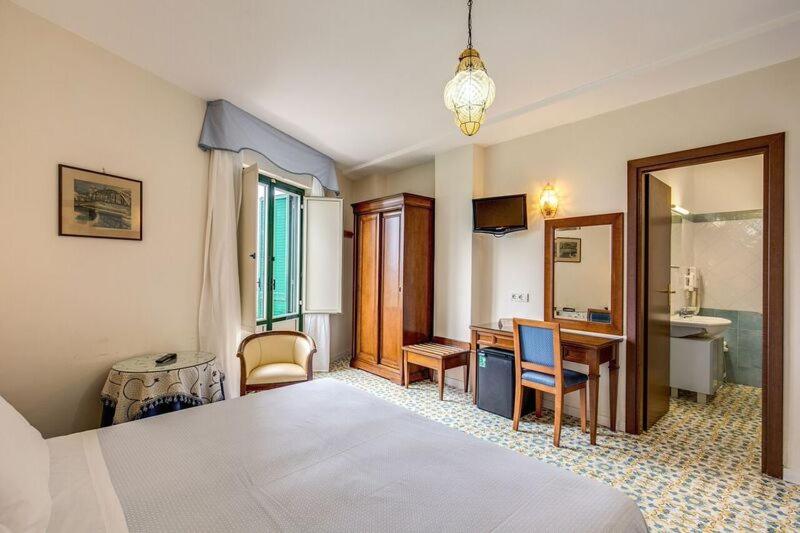 Large Double or Twin Room