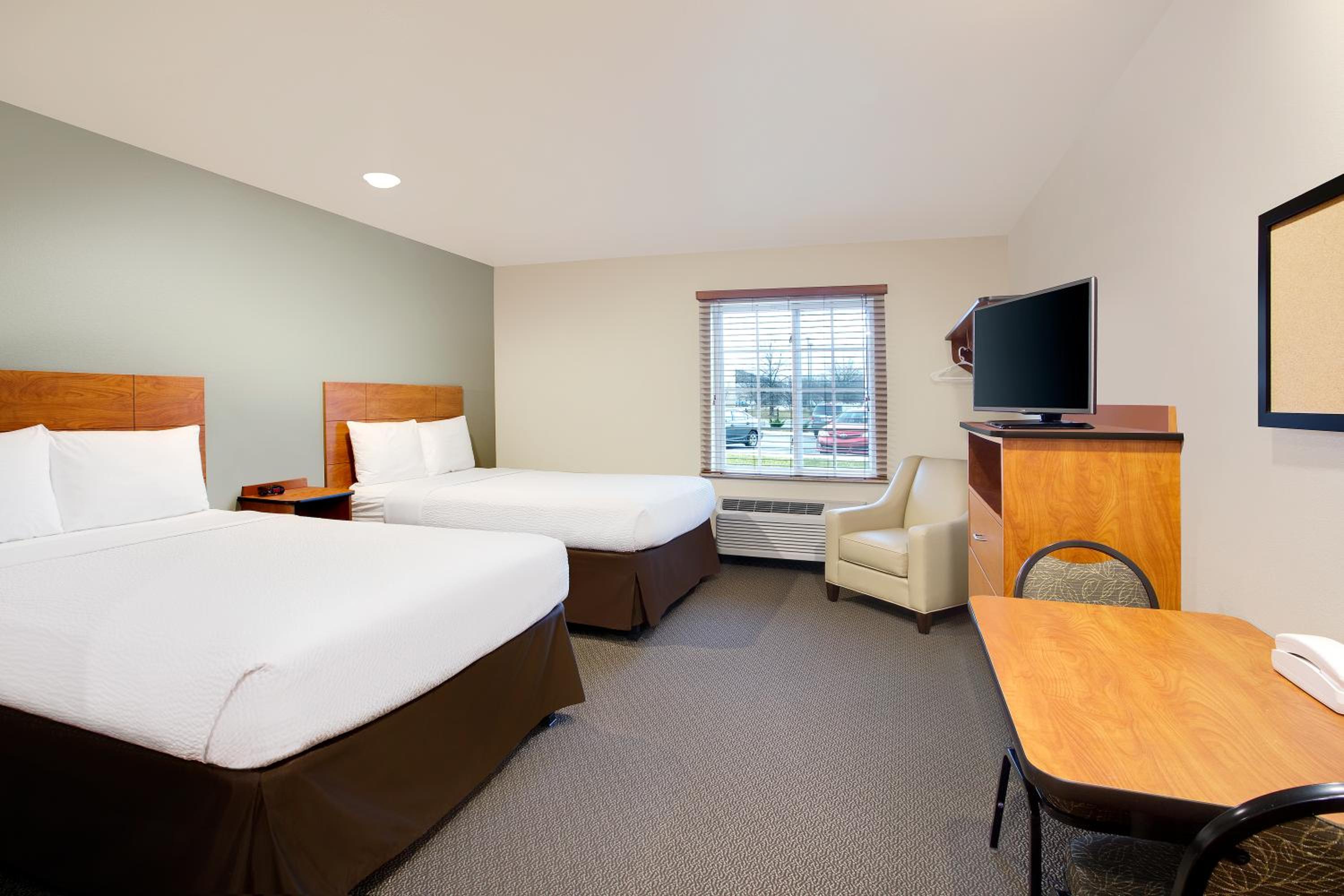 Queen Suite with Two Queen Beds - Smoking photo 1