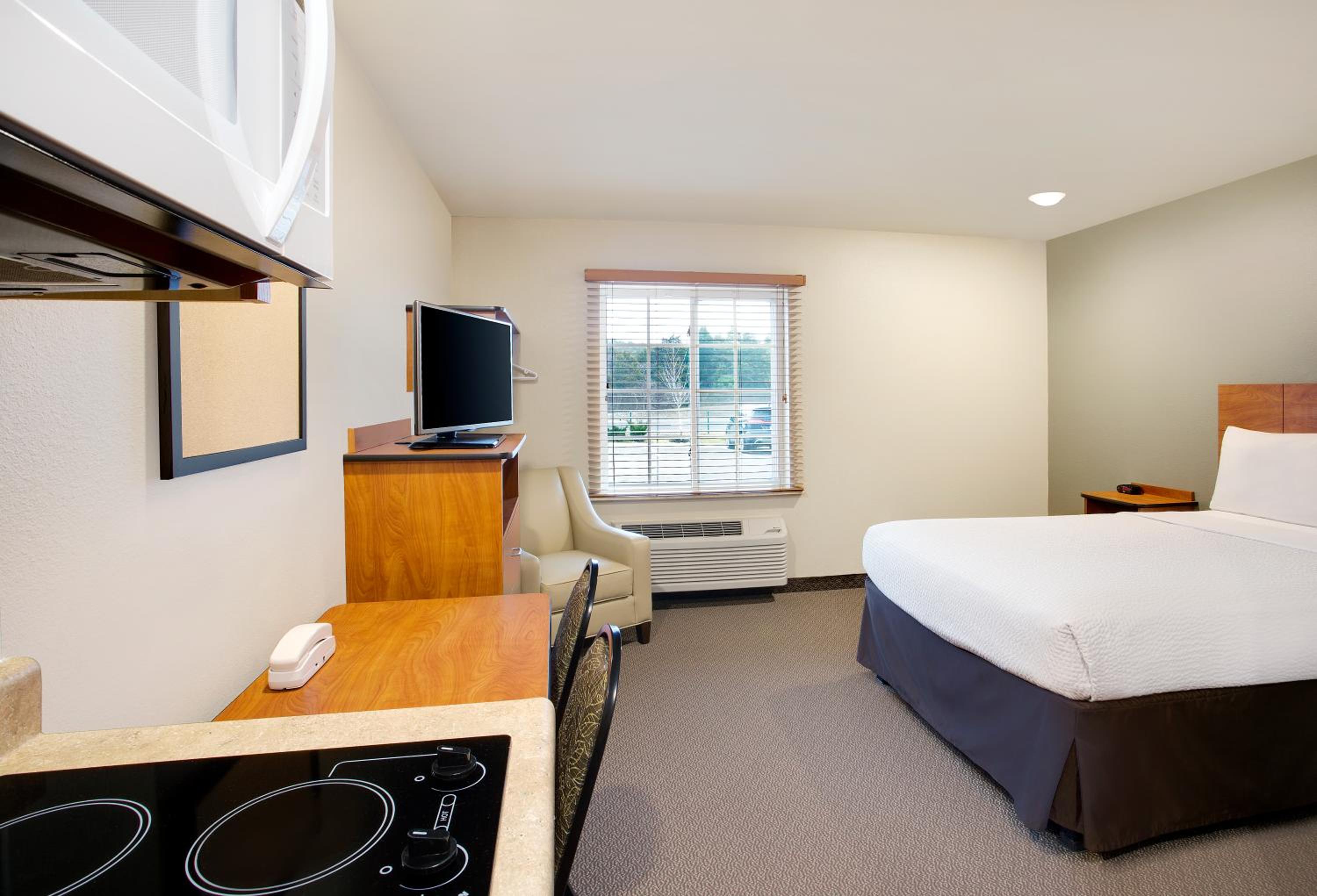 Queen Suite with Roll-In Shower - Accessible/Non-Smoking photo 1