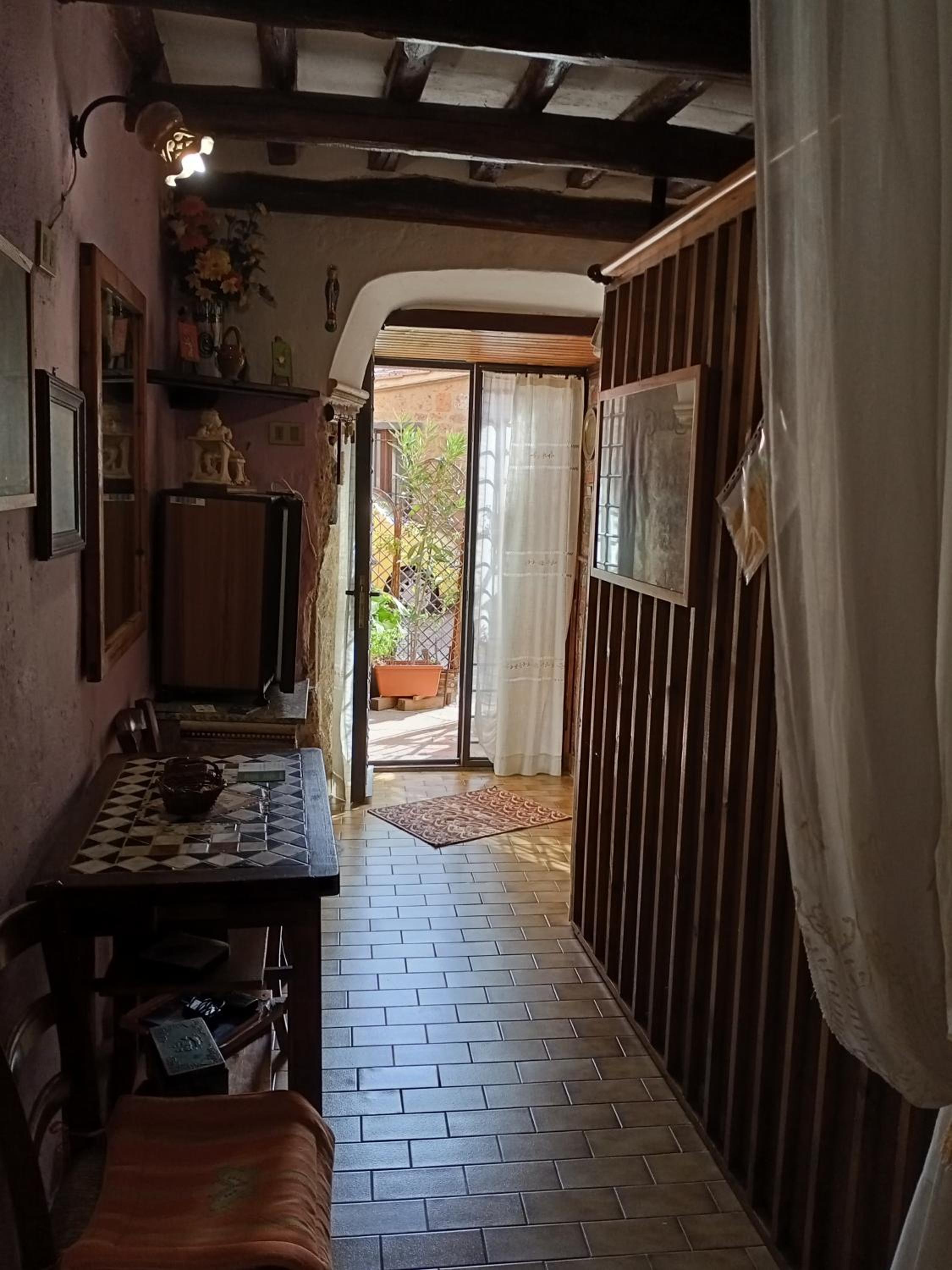 Double Room with Private Bathroom - Photo 3