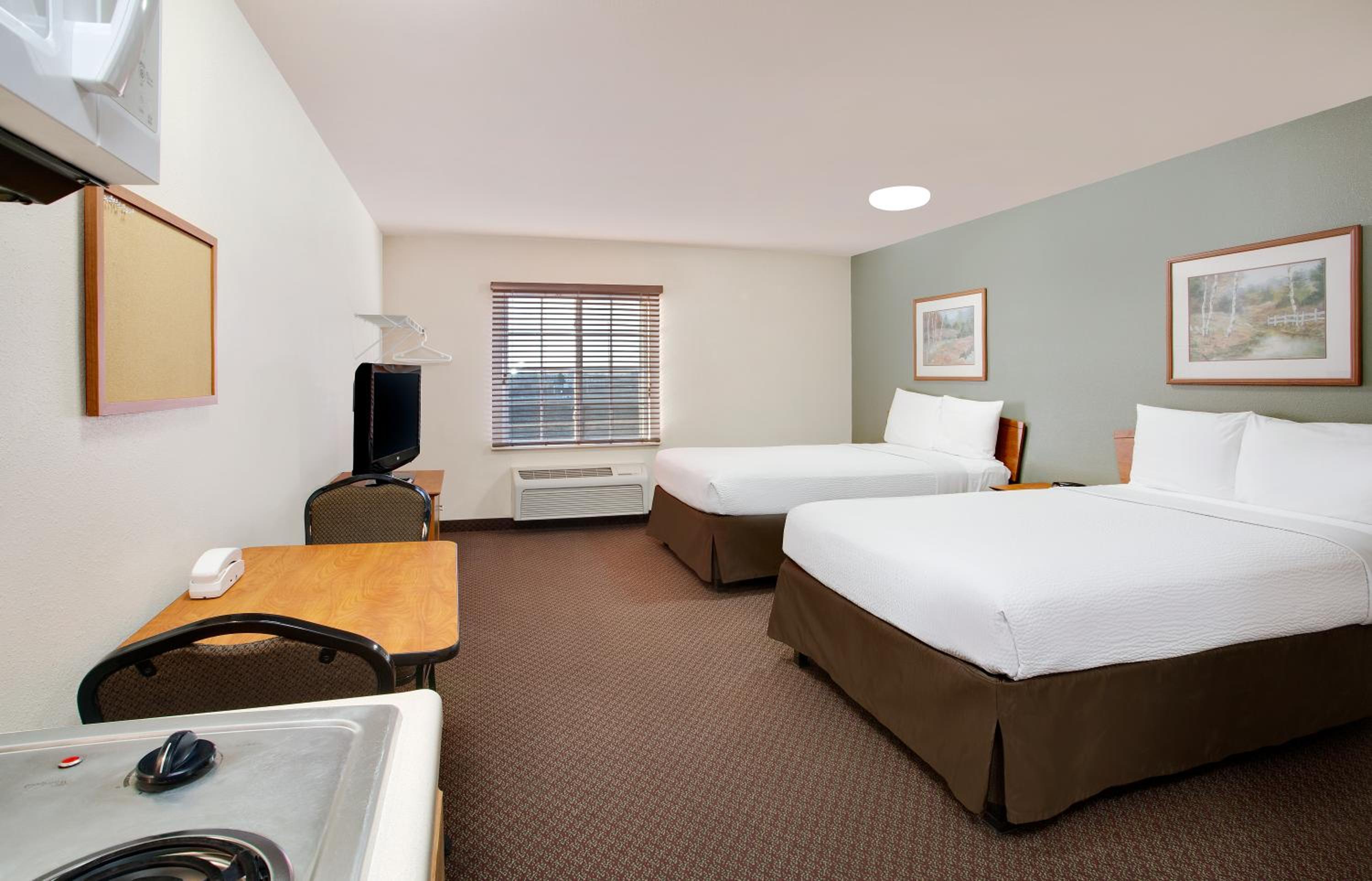 Queen Suite with Two Queen Beds - Non-Smoking photo 1