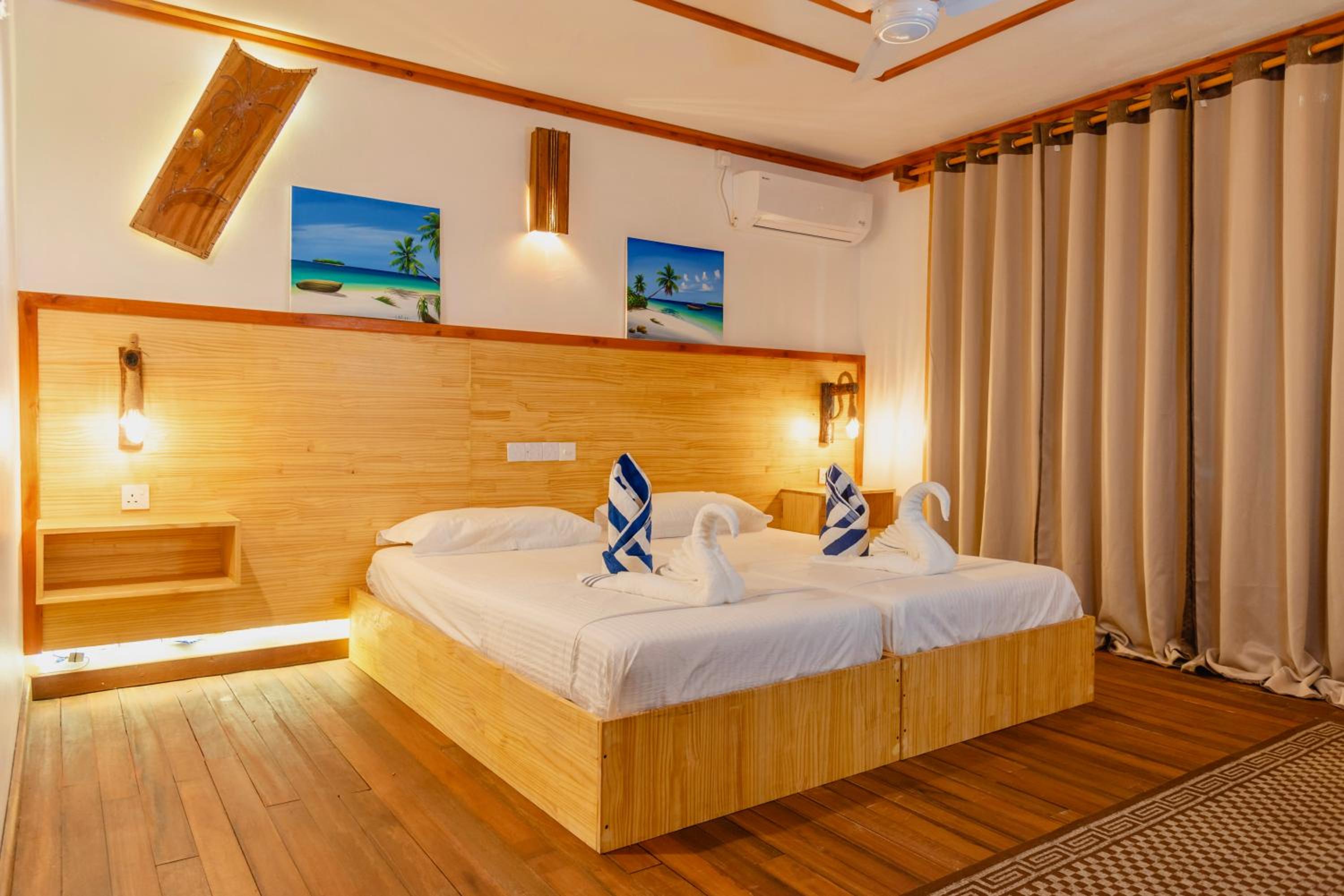 Deluxe Double Room With Side Sea View