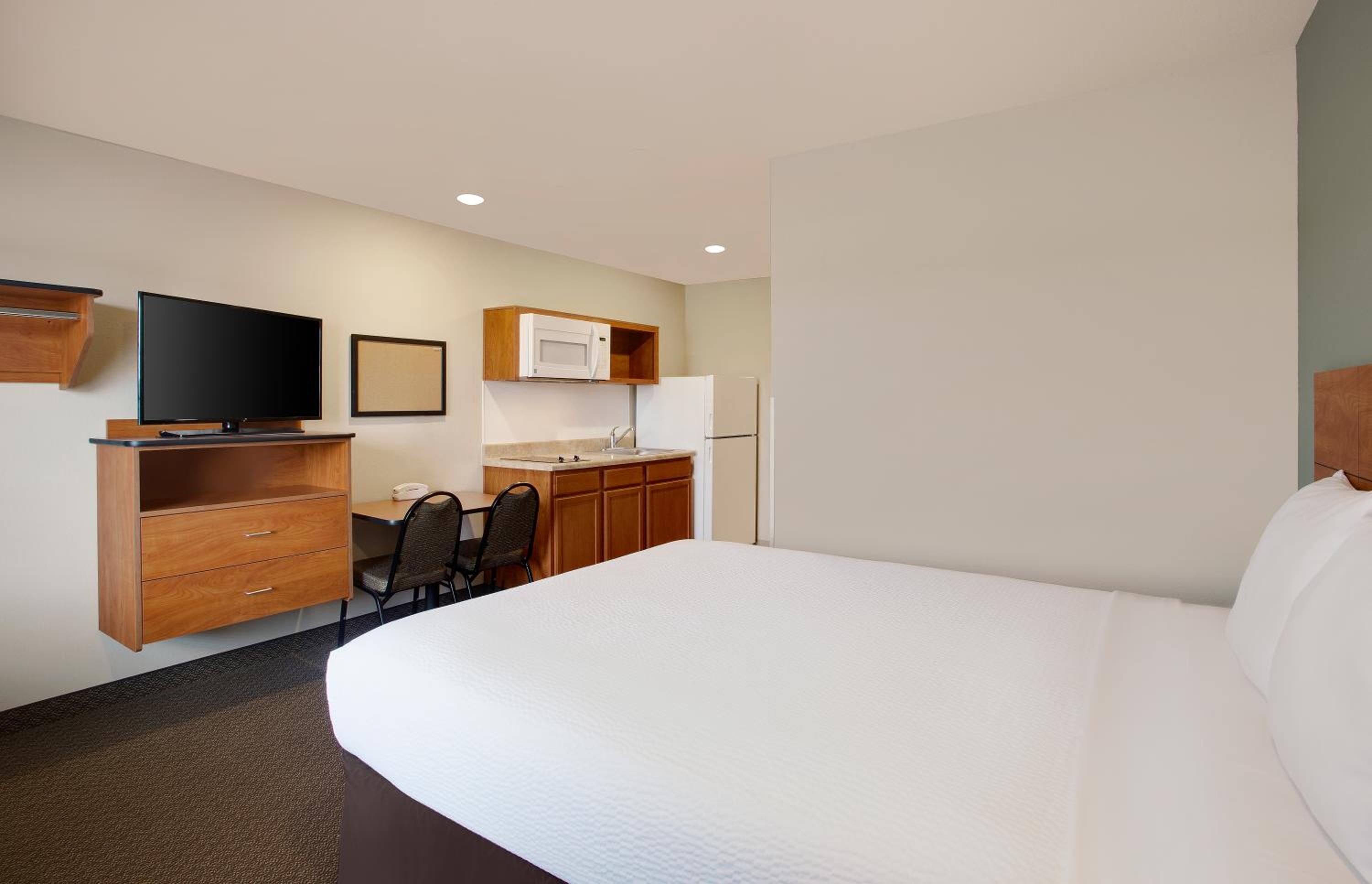 Queen Room with Tub - Disability Access/Non-Smoking photo 3