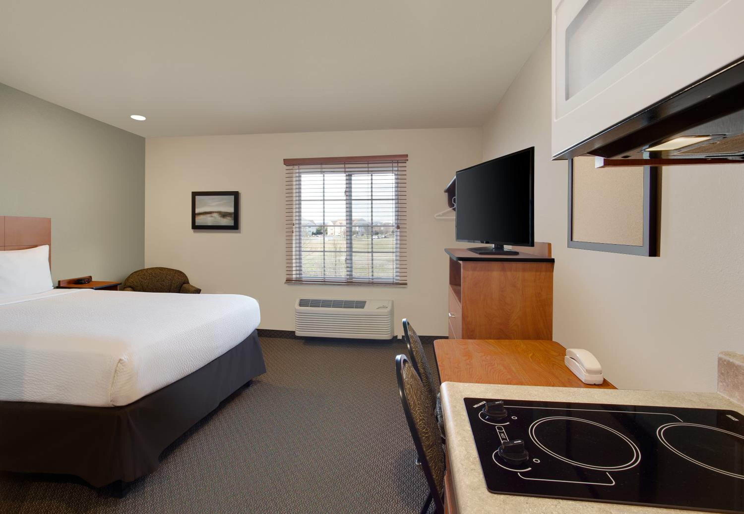 Queen Room with Tub - Disability Access/Non-Smoking photo 1