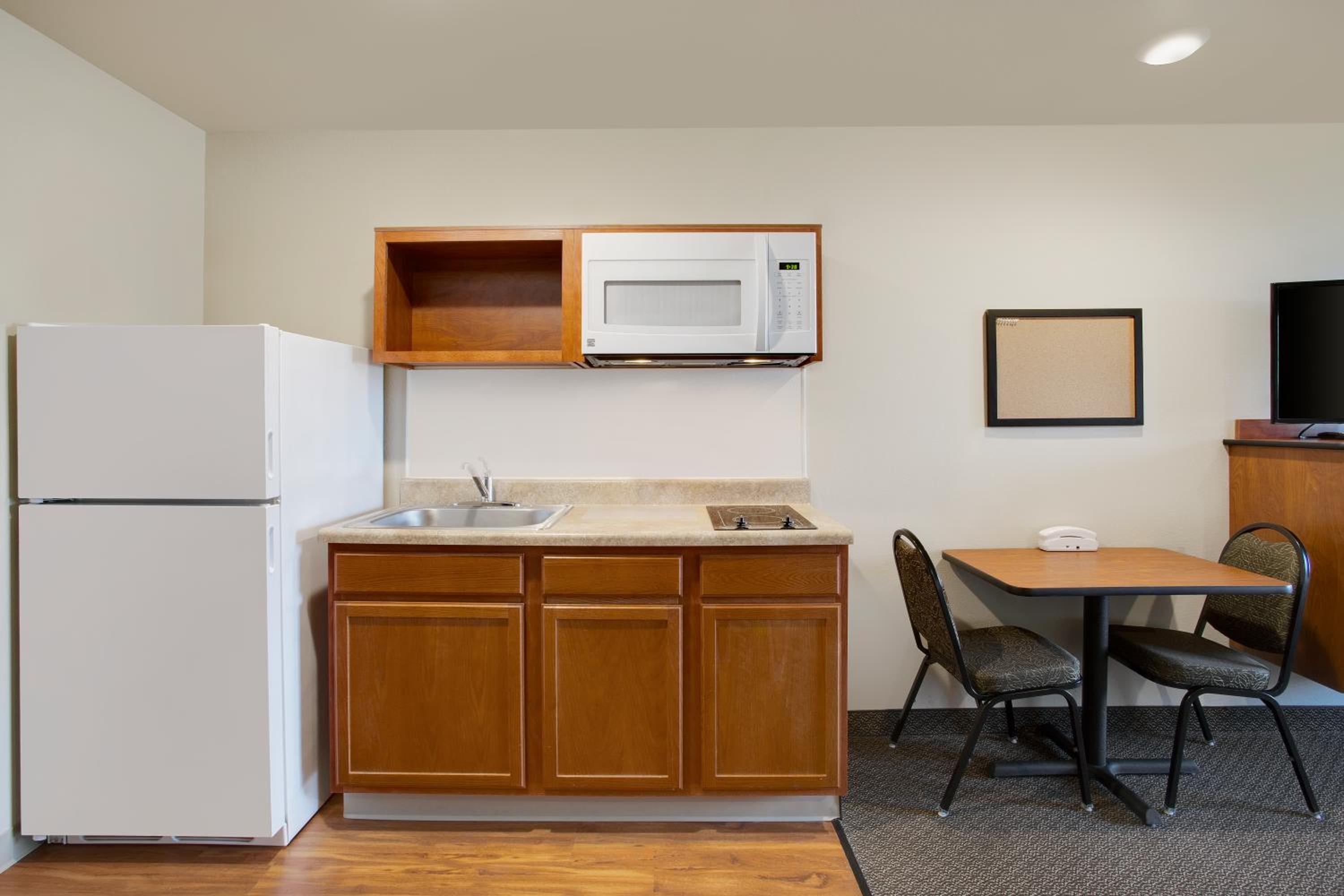 Queen Room with Tub - Disability Access/Non-Smoking photo 2