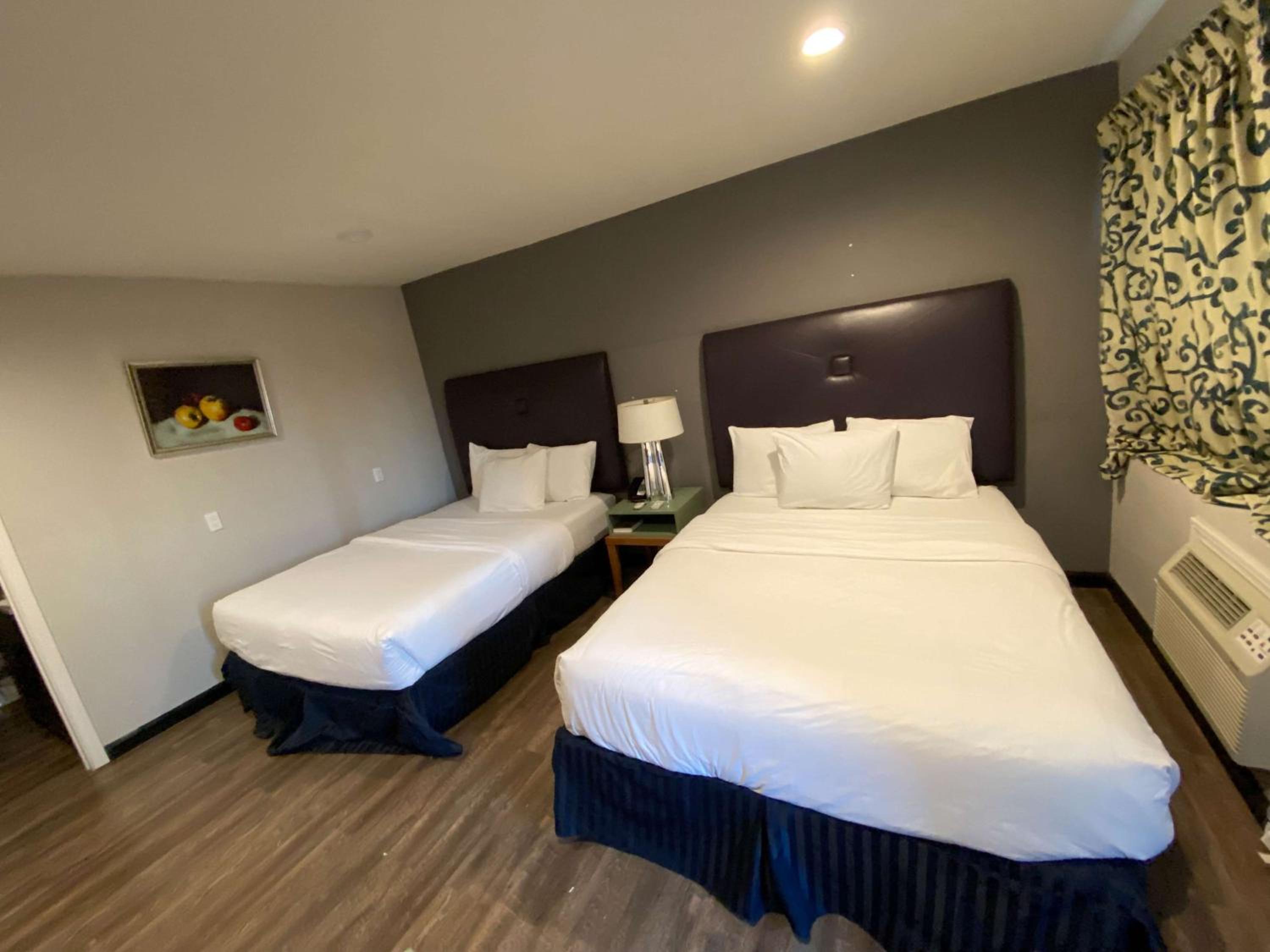 Queen Room with Two Queen Beds - Non-Smoking photo 1