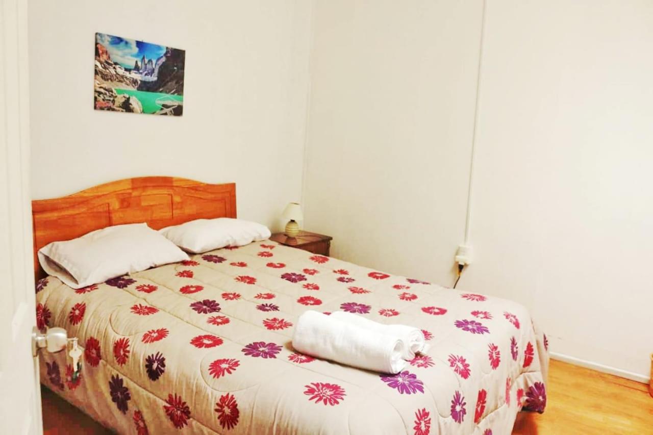 Queen Room with Shared Bathroom photo 1