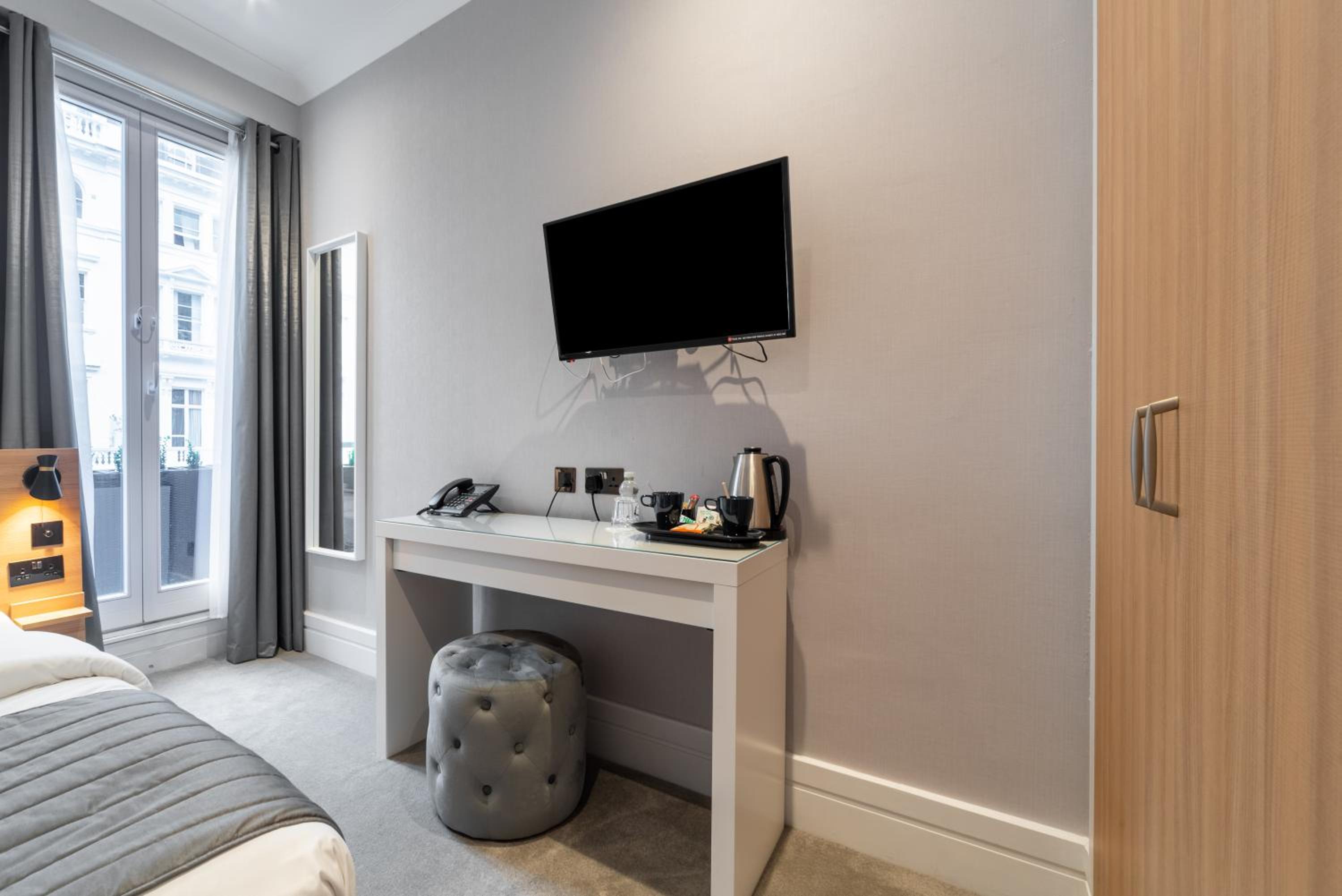 Deluxe Double Room with Balcony photo 1
