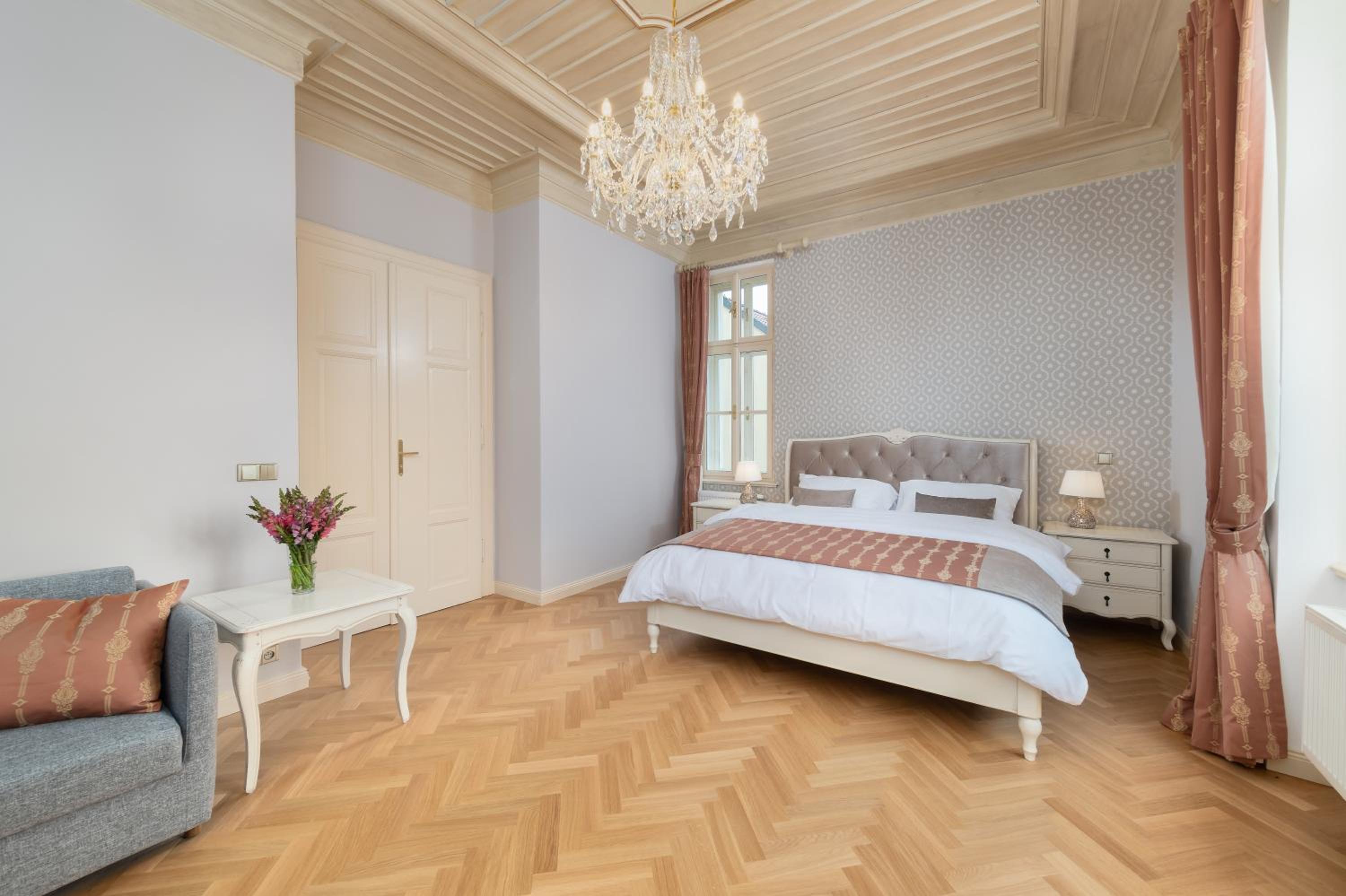 Large Double Room photo 1