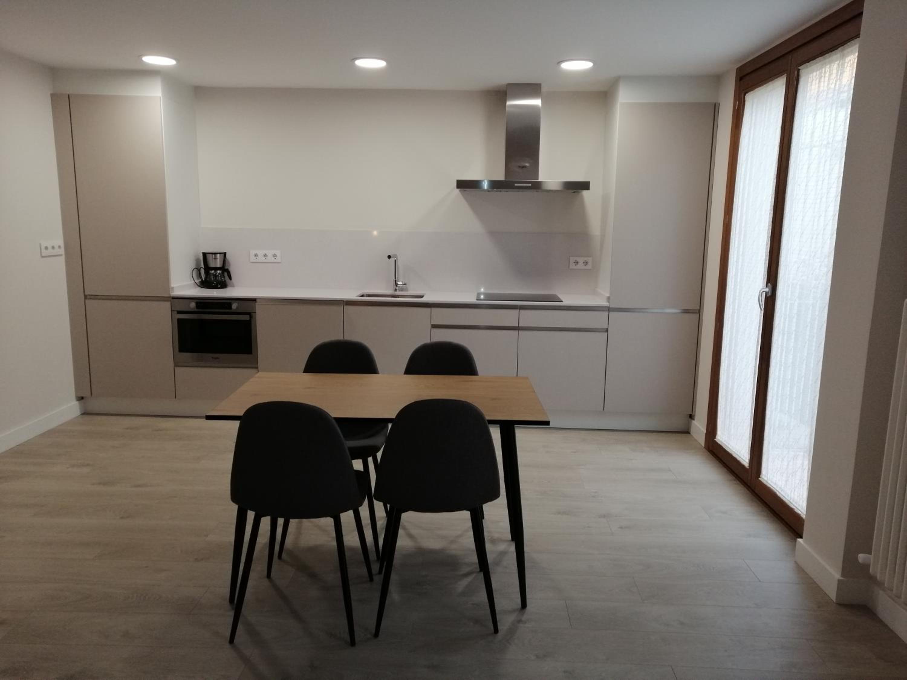 One-Bedroom Apartment - Photo 6