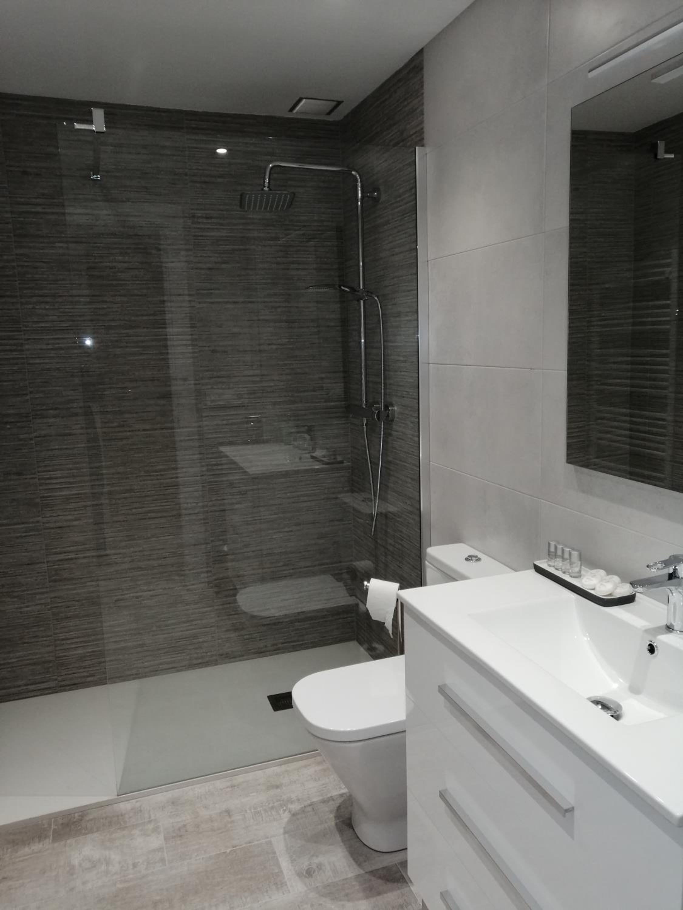 One-Bedroom Apartment - Photo 4