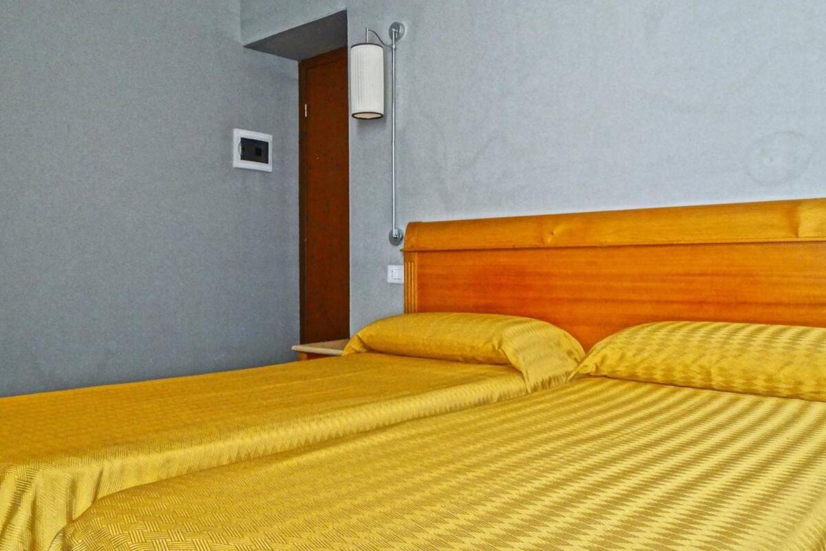 Budget Twin Room photo 3