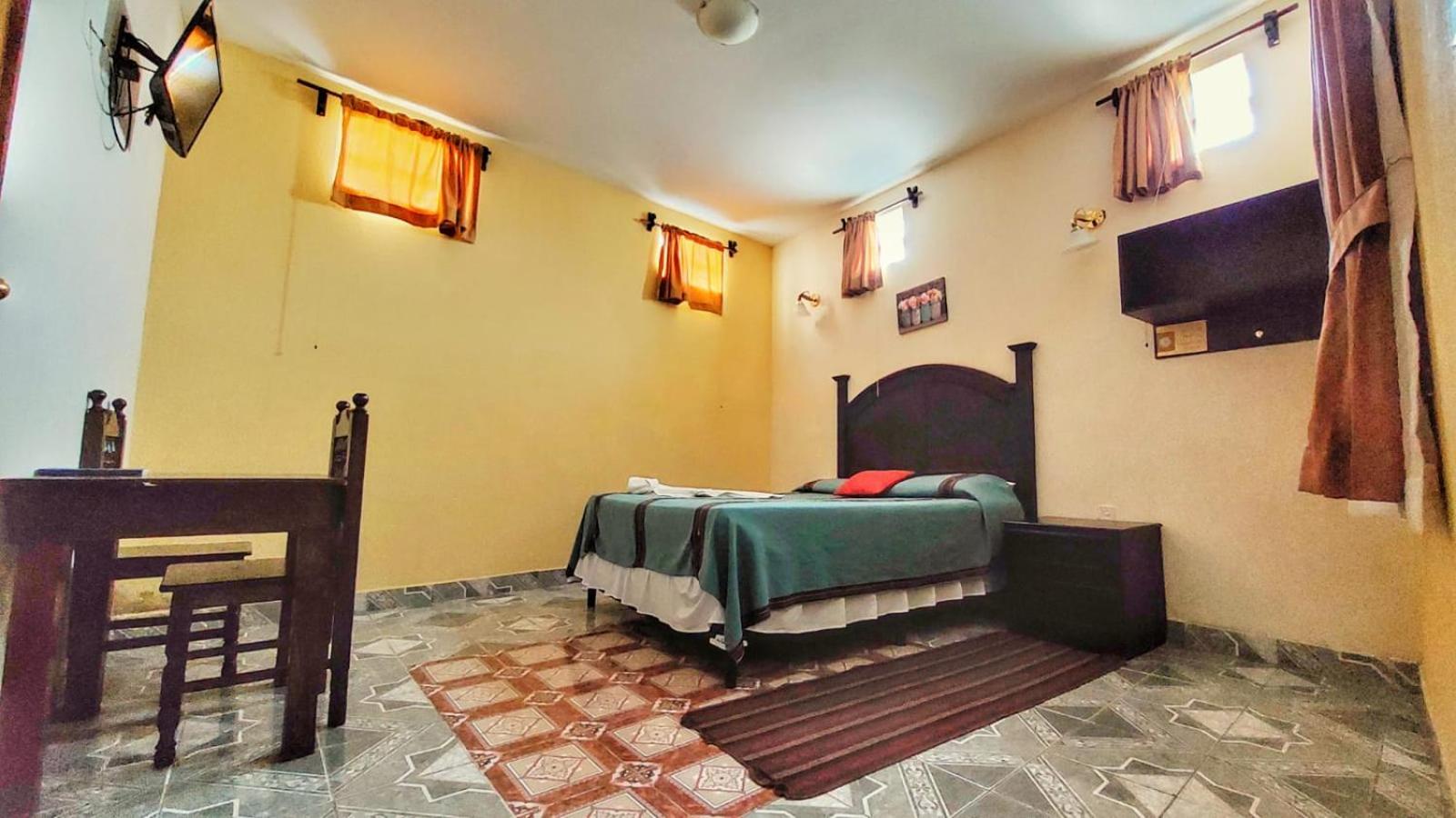 Single Room with Private Bathroom photo 2