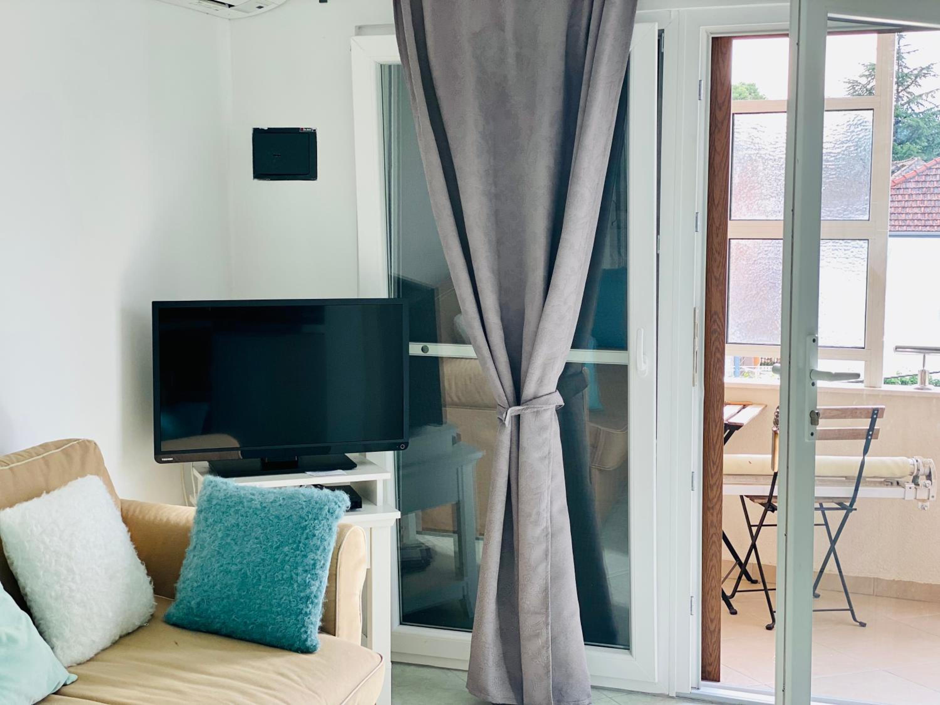 Apartment with Balcony photo 1