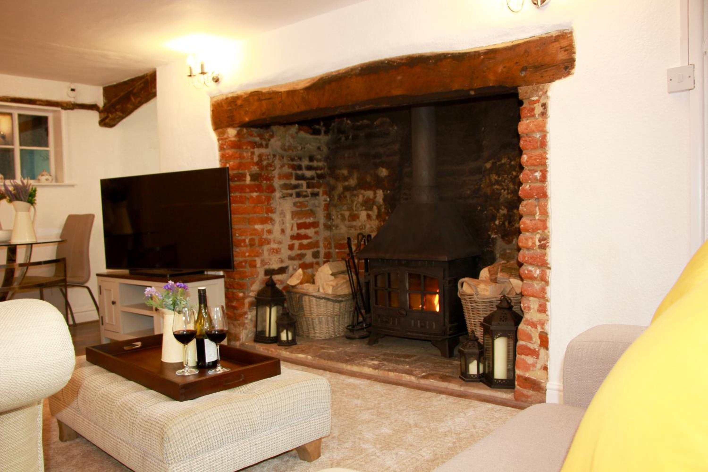 Three-Bedroom House - Photo 3