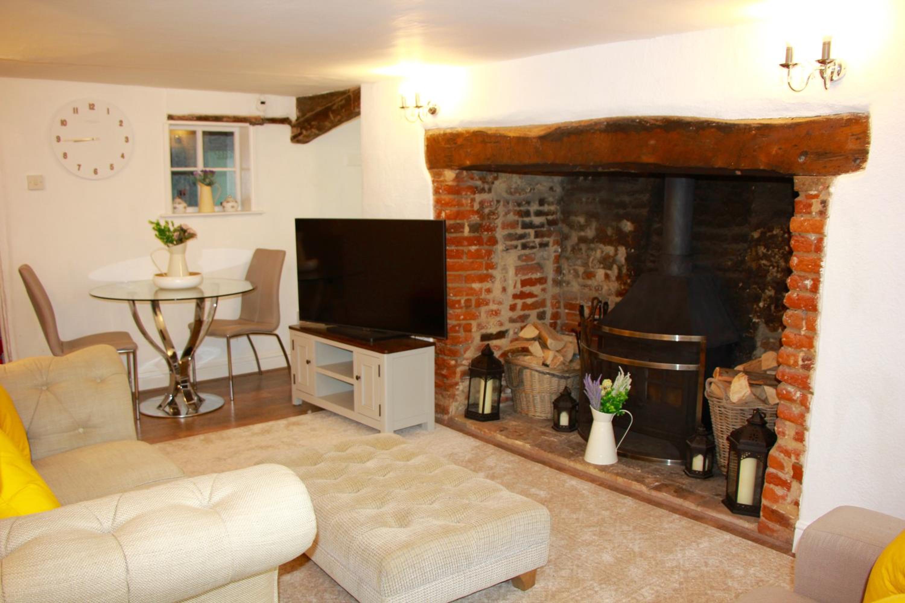 Three-Bedroom House - Photo 6