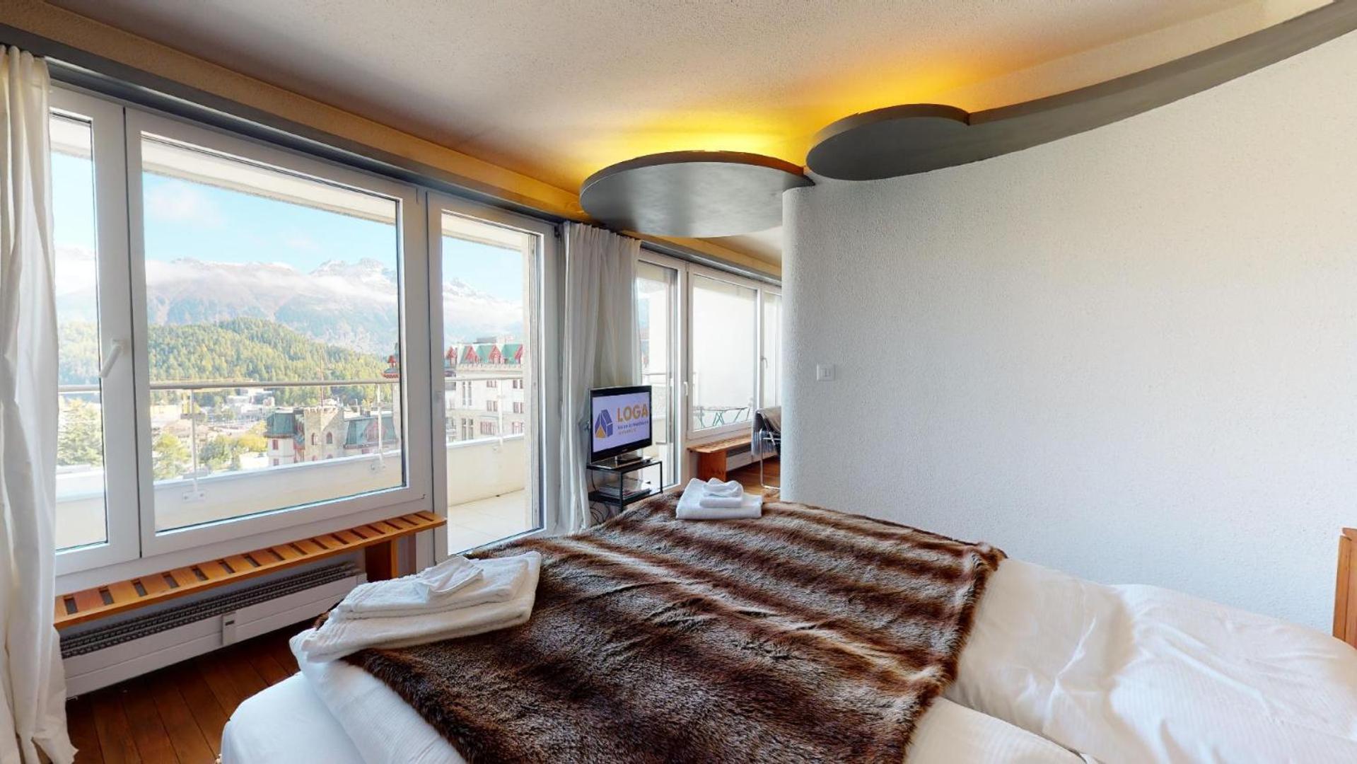 Apartment with Mountain View photo 2